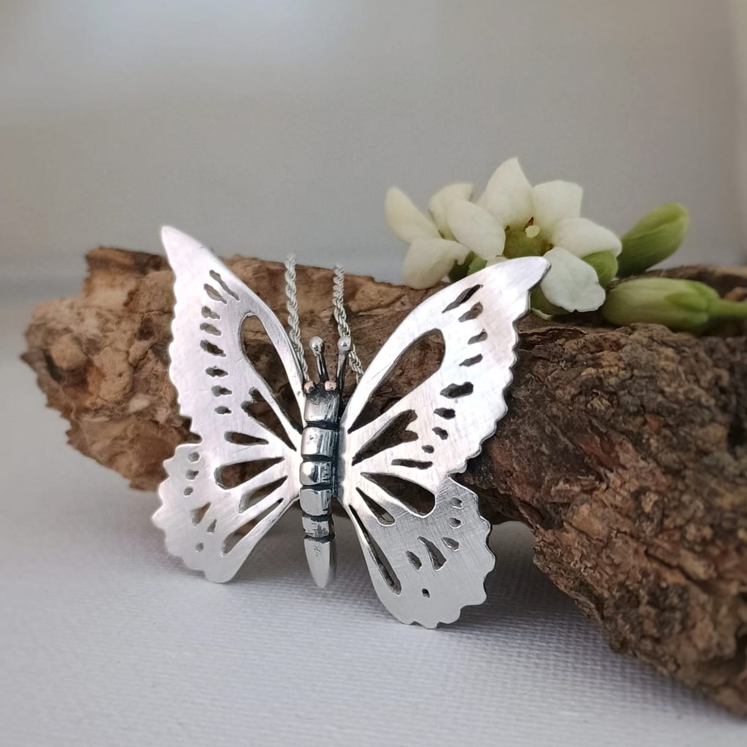 Collar<br>Mariposa Monarca 