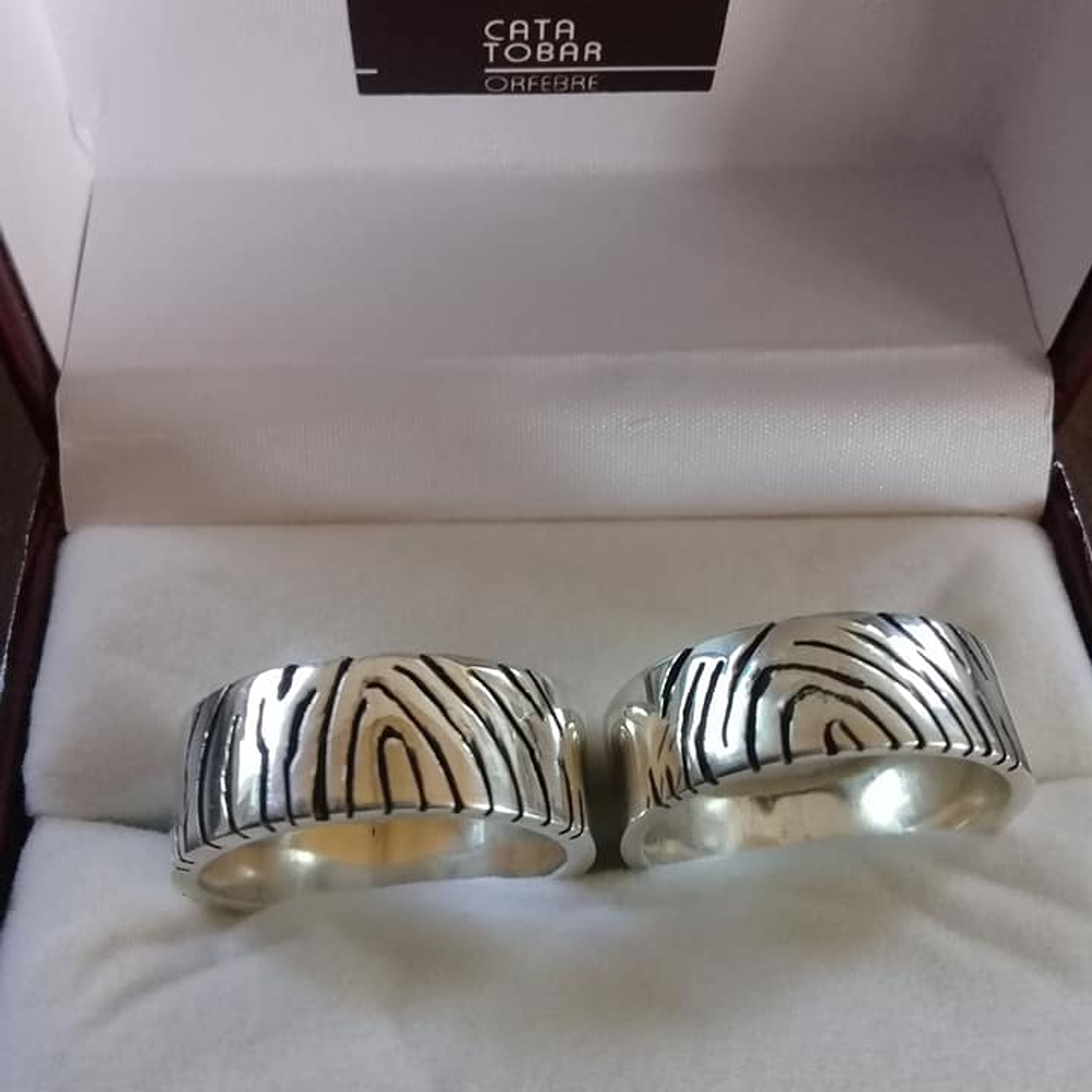 Argollas<br>Huellas dactilares