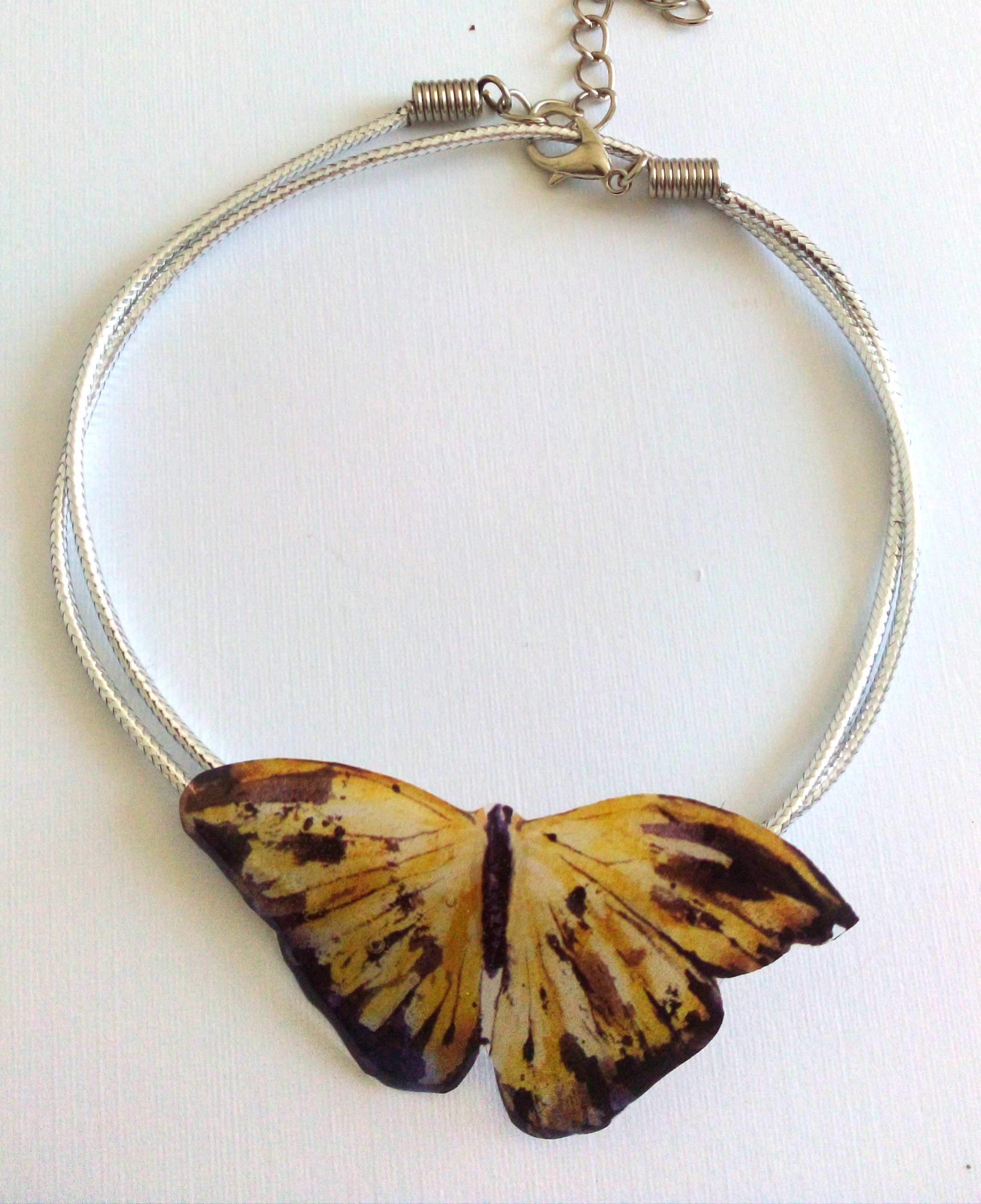collar mariposa resina