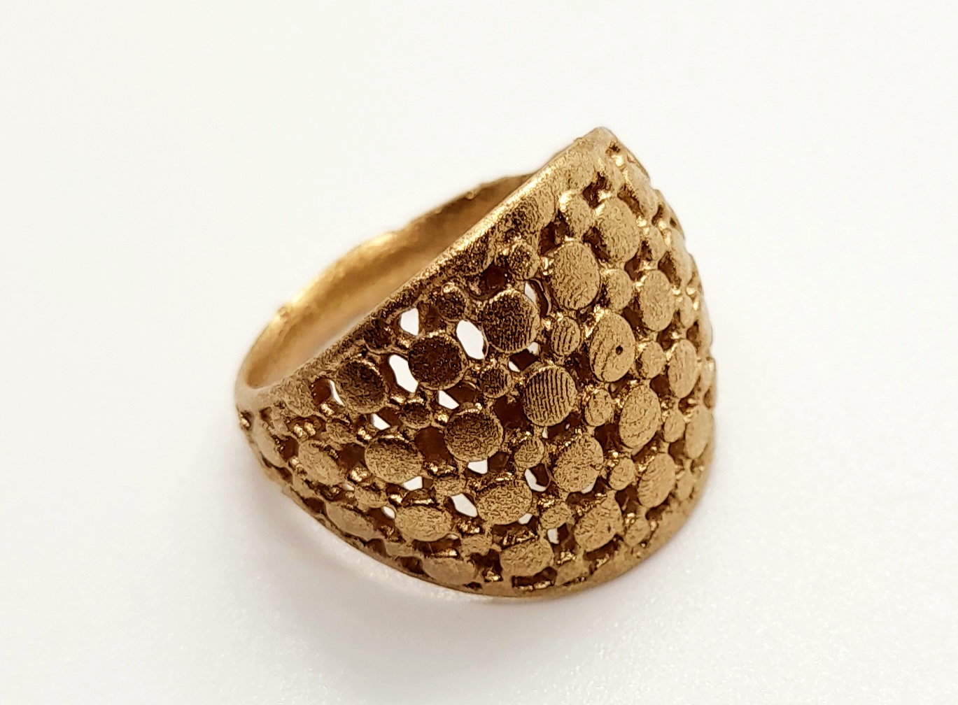 Anillo calado dorado o plateado resina 3d