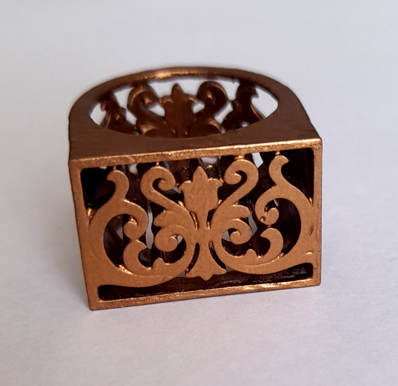 Anillo resina calado