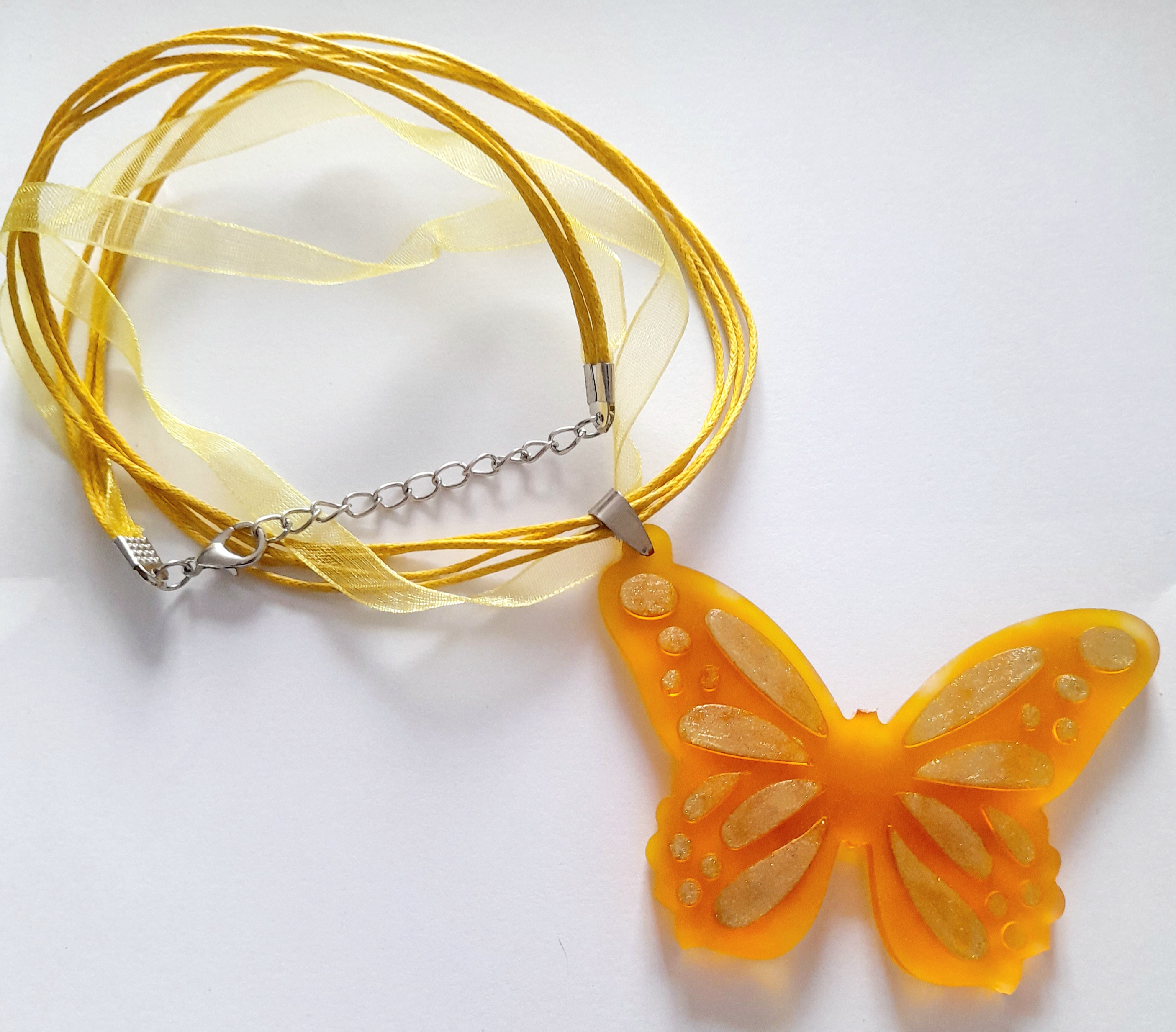 Collar mariposa
