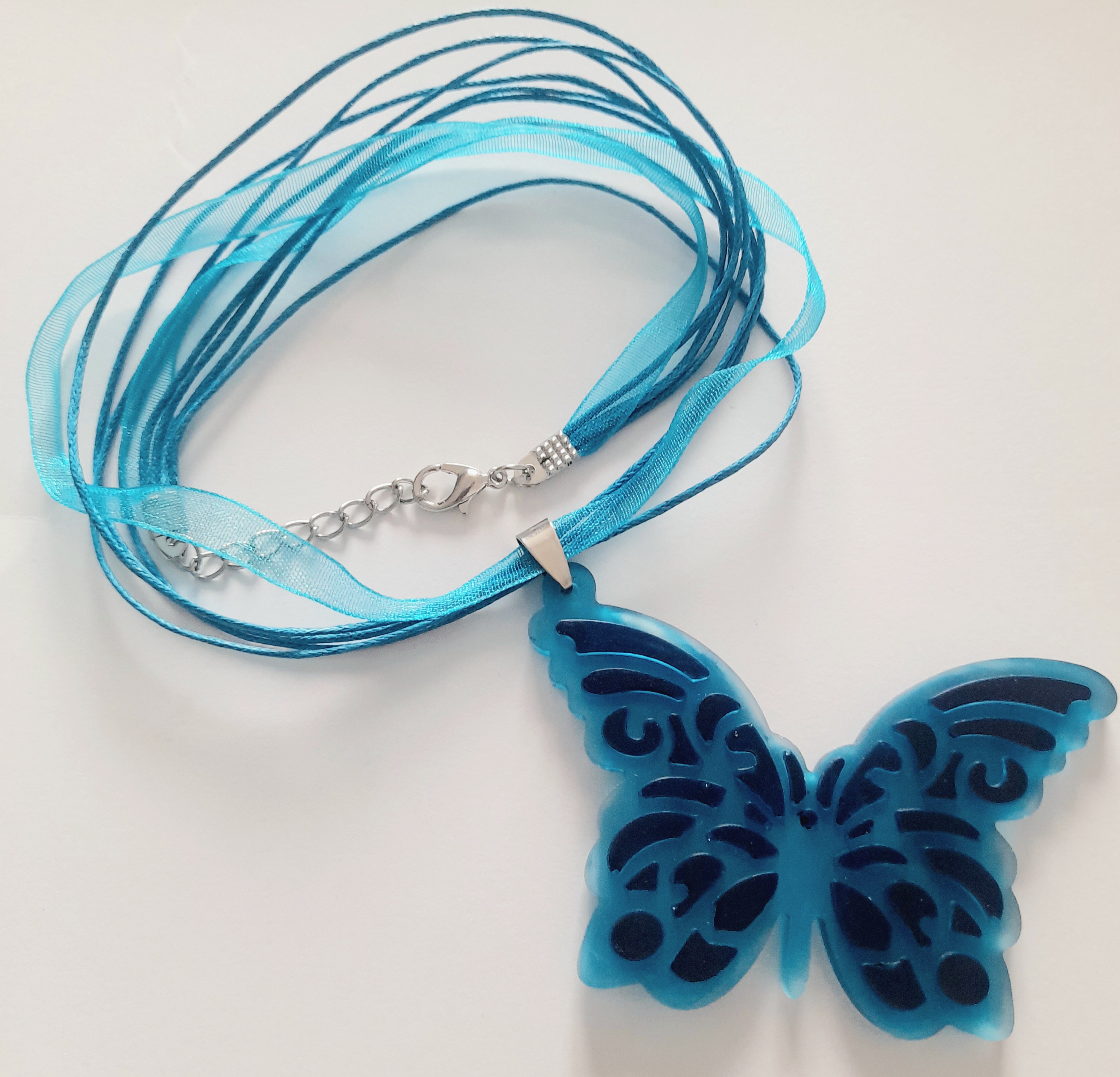 Collar mariposa