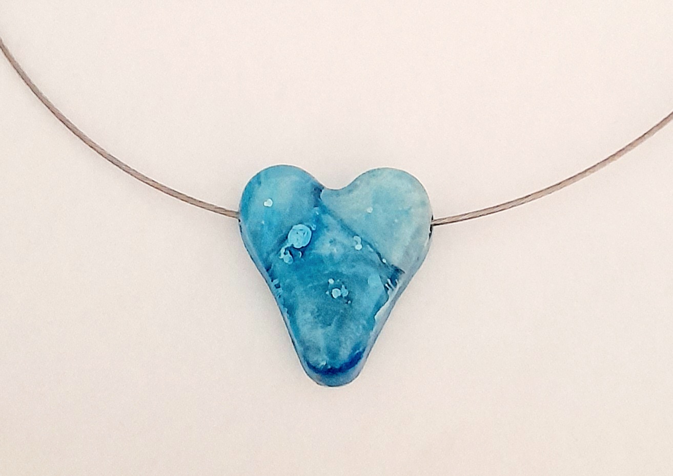 Collar corazón resina