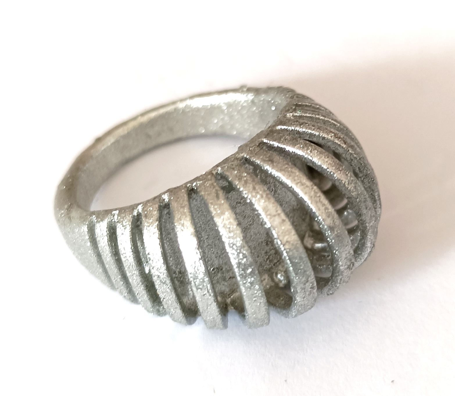 anillo resina 3d plateado