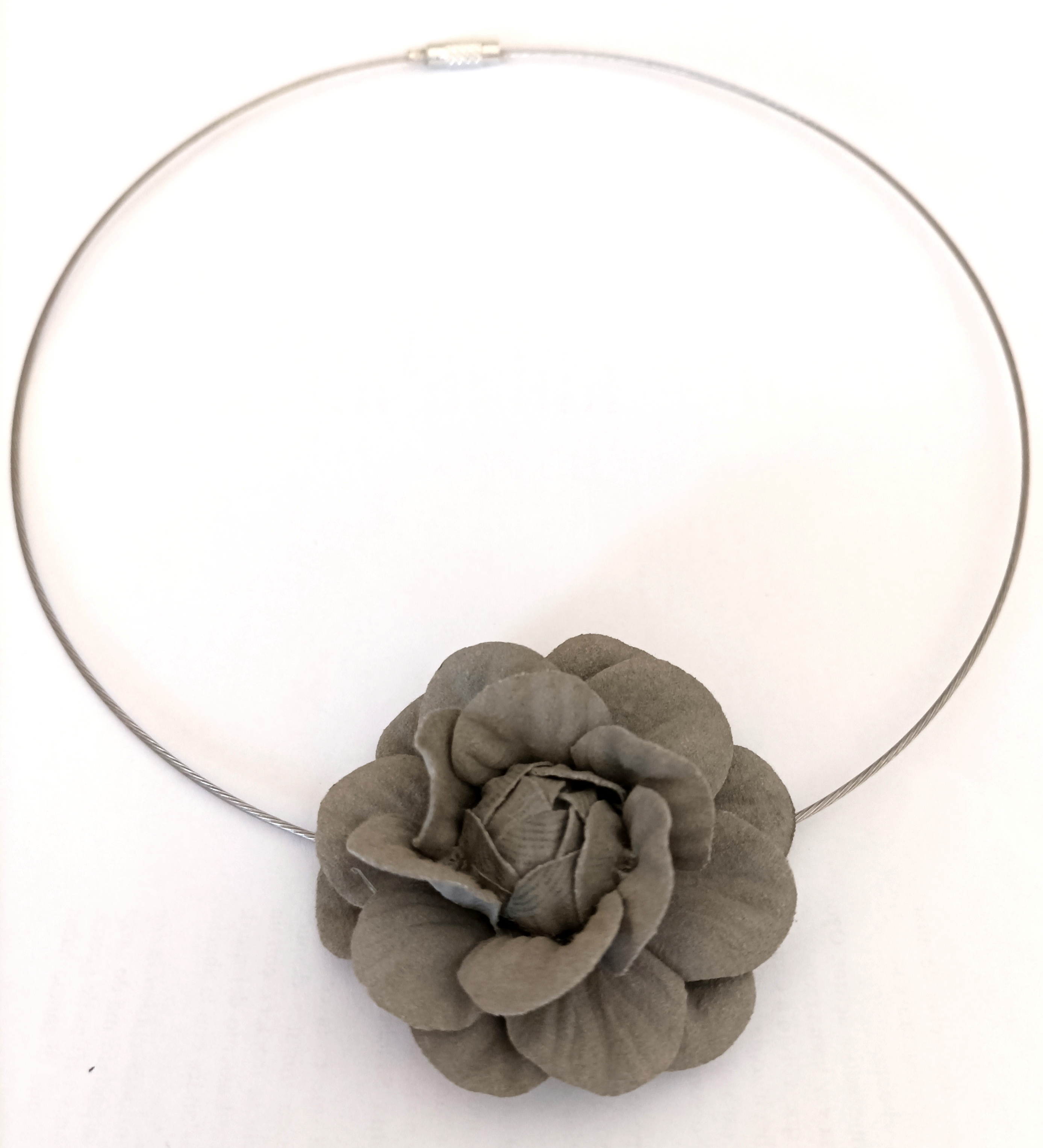Collar flor microfibra