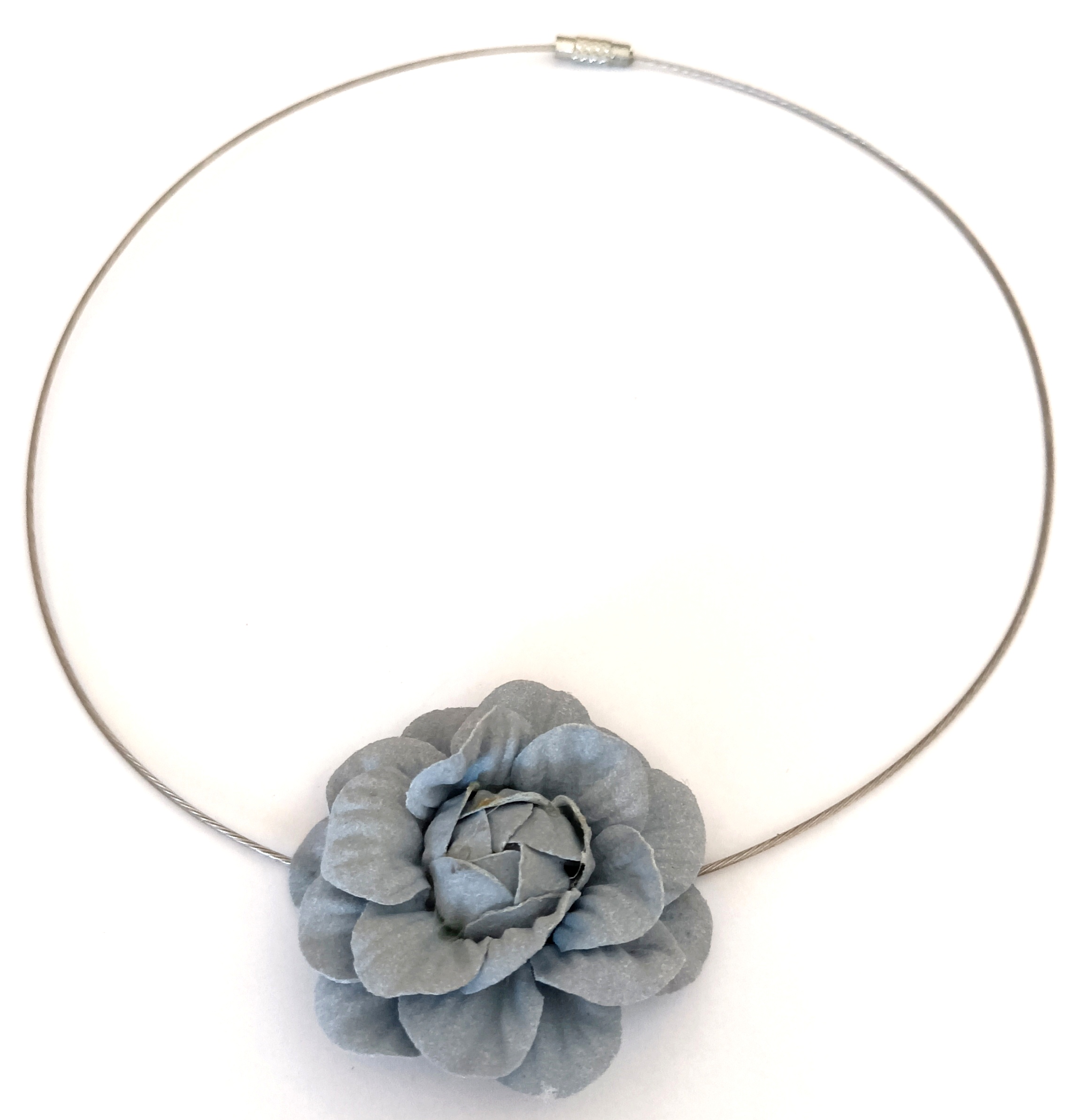 Collar flor microfibra