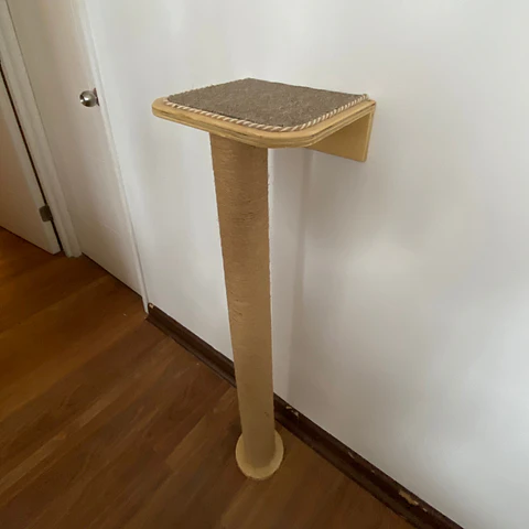 Poste rascador con repisa