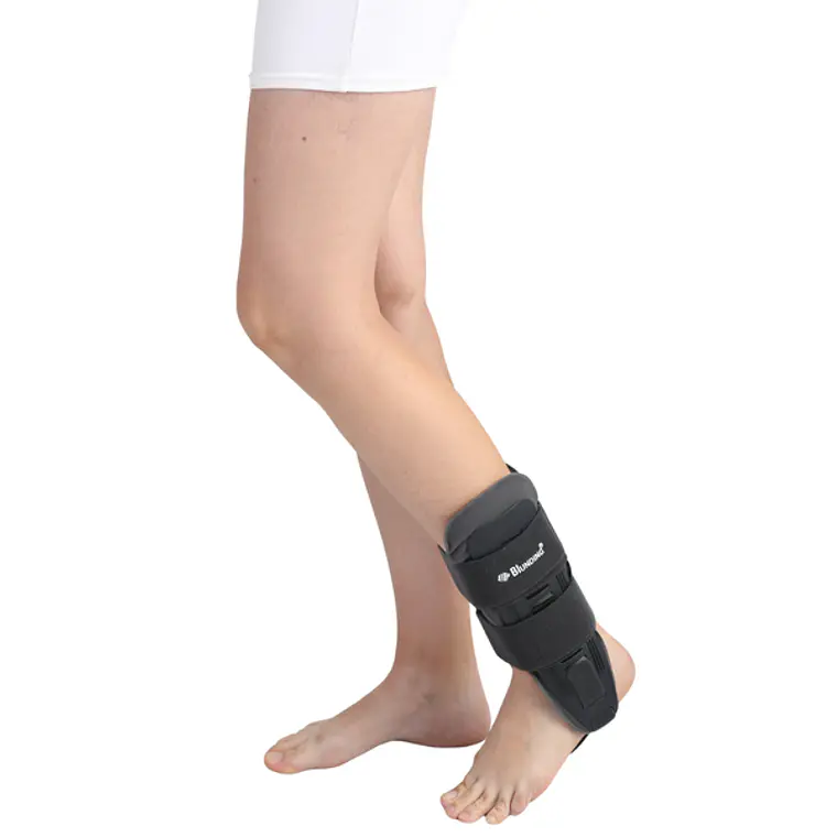 Tobillera Inmovilizadora Rígida Universal 3