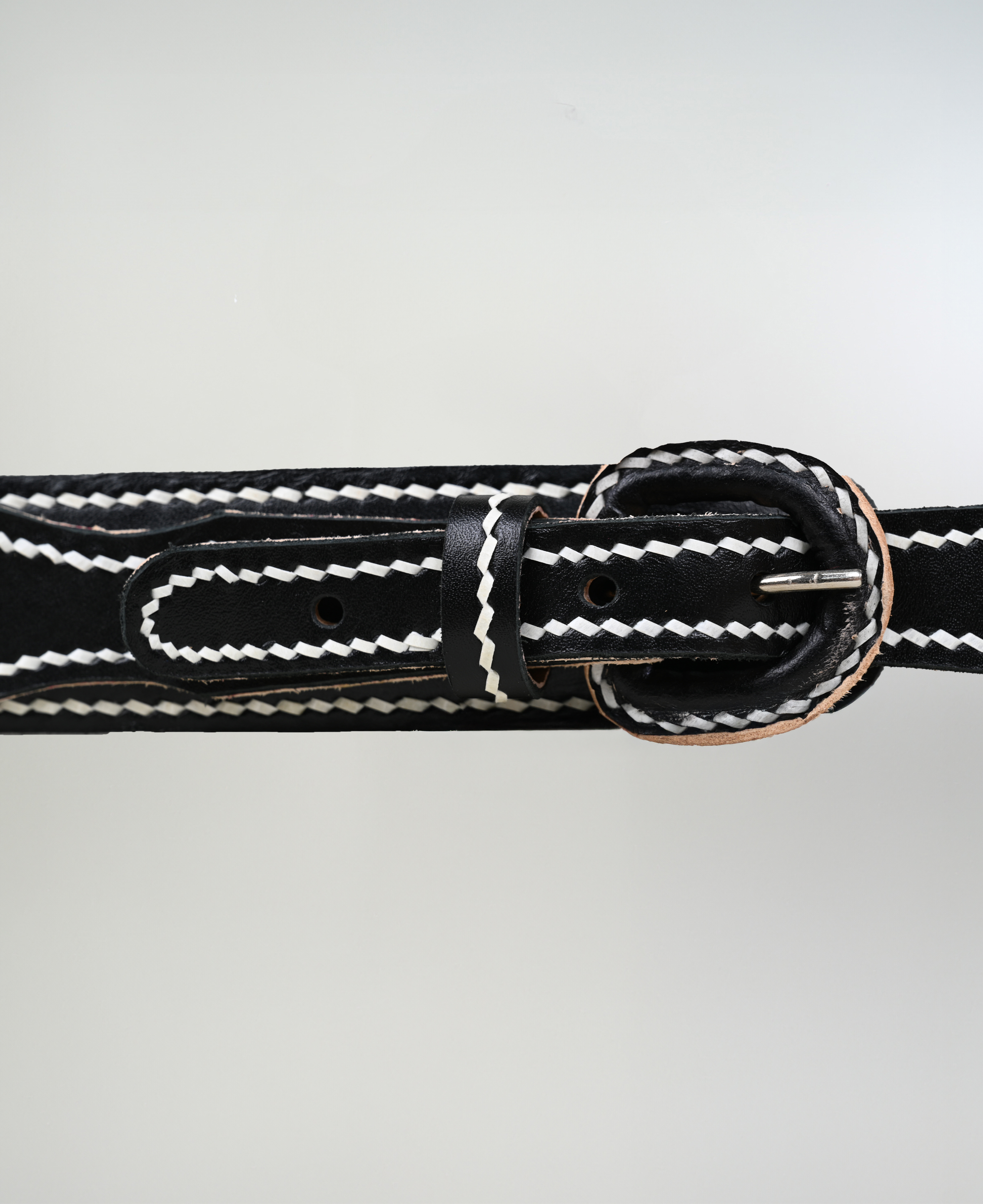 Cinturón De Cuero Bayo Negro Cocido A Tiento imagen 3