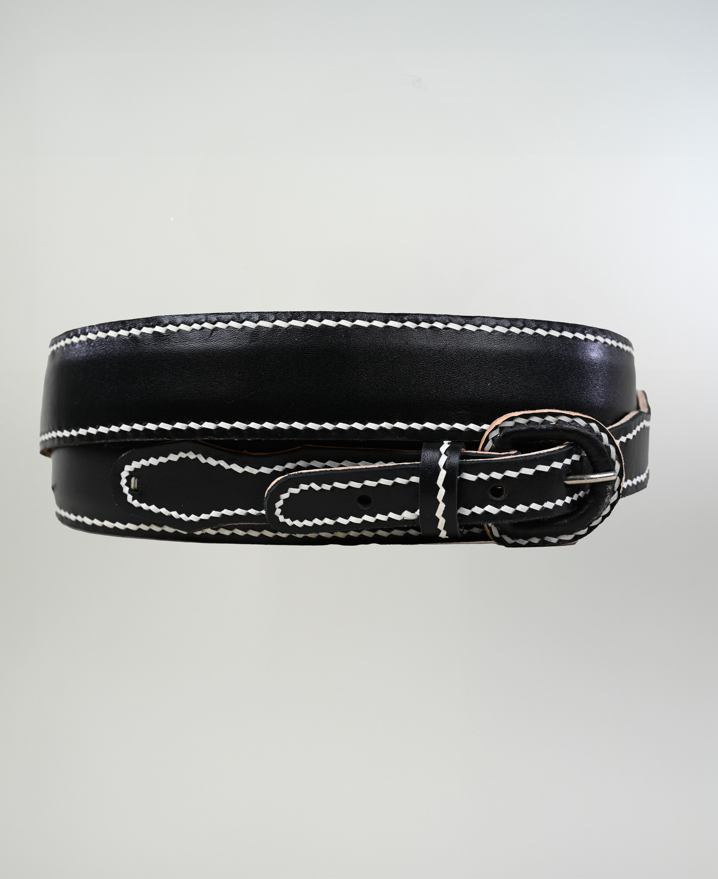 Cinturón De Cuero Bayo Negro Cocido A Tiento imagen 1