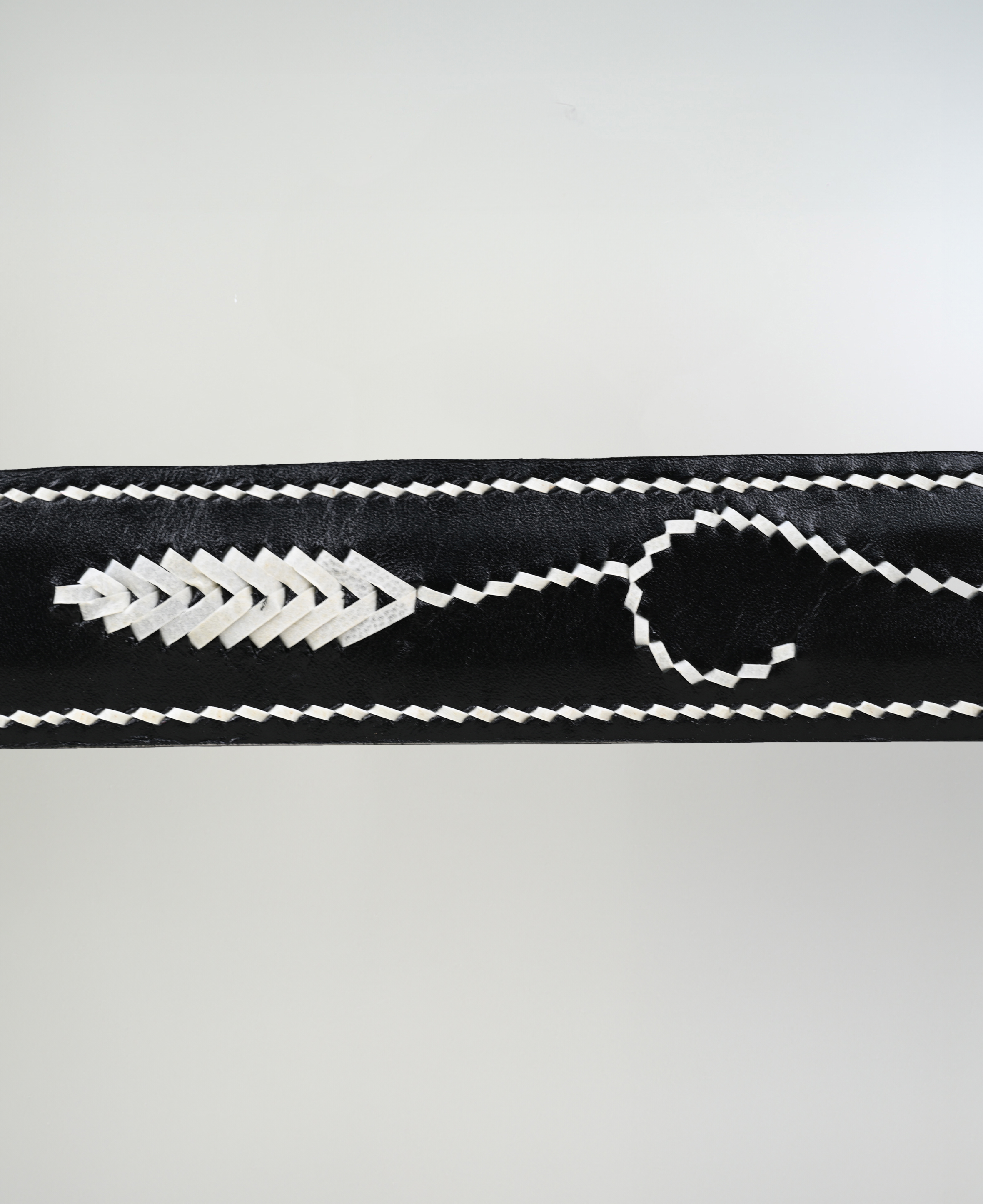 Cinturón De Cuero Bayo Negro Cocido A Tiento imagen 2