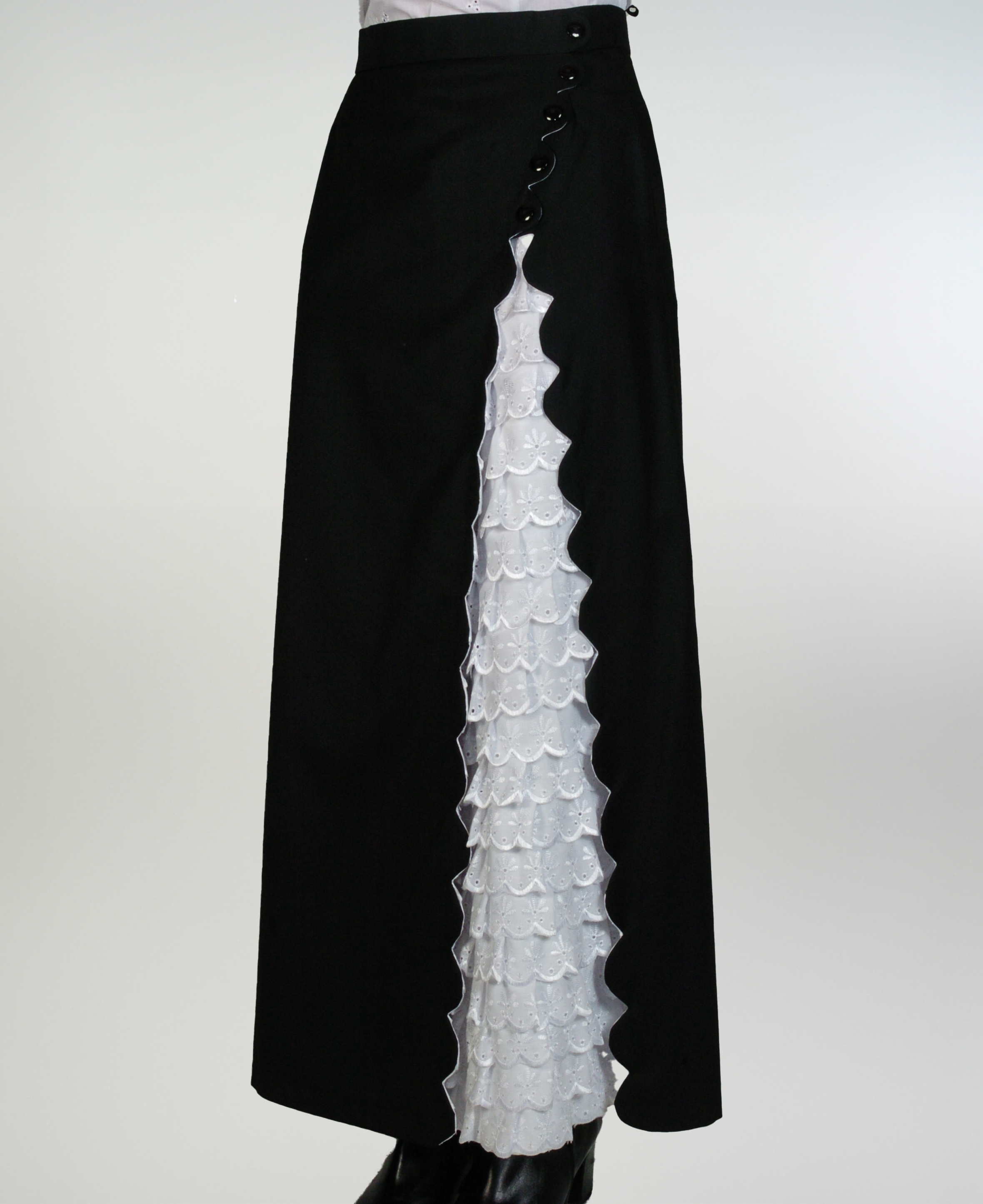 Falda de Huasa Elegante Negra Broderie Catron imagen 2