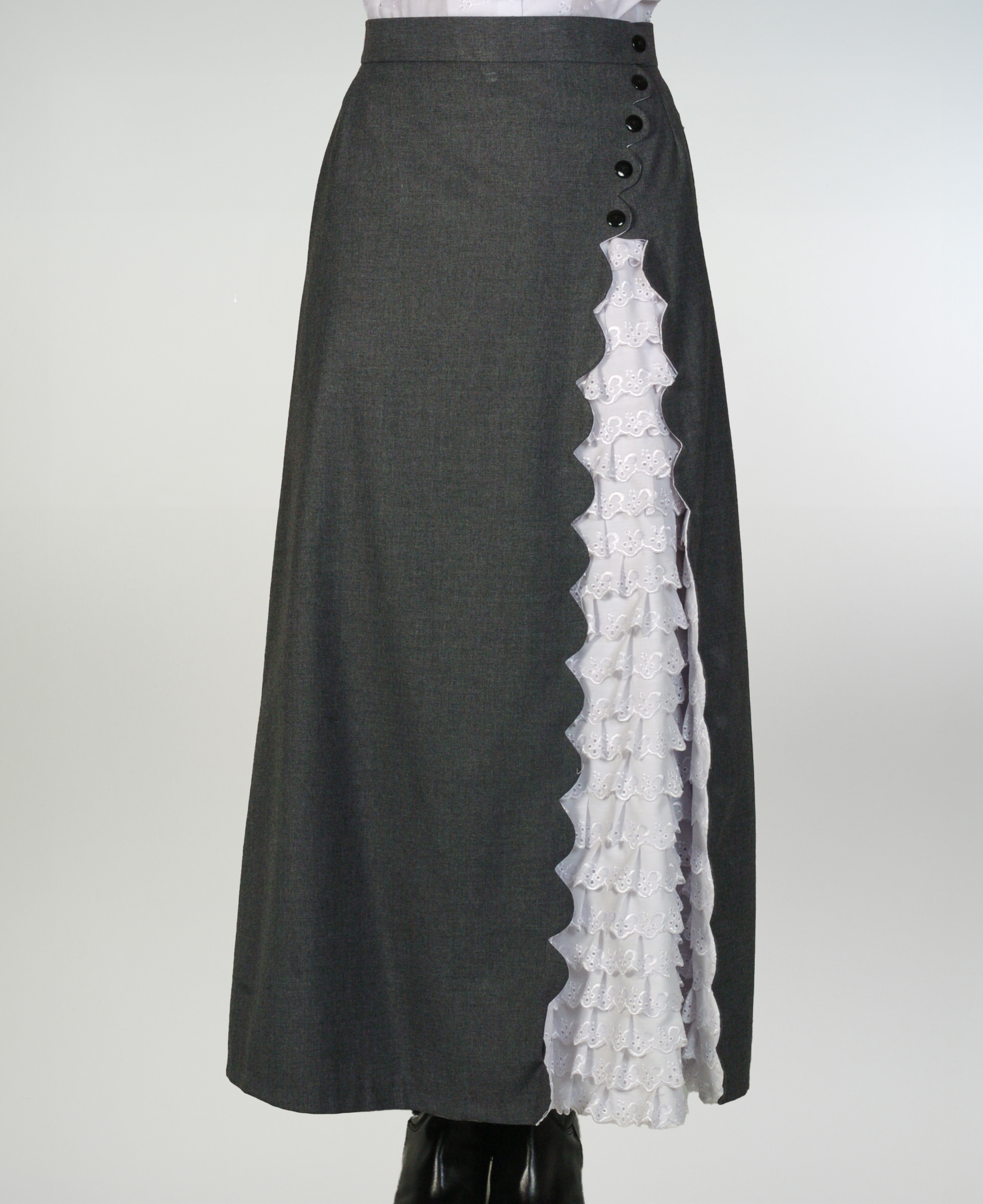 Falda de Huasa Elegante Gris Broderie Catron imagen 2