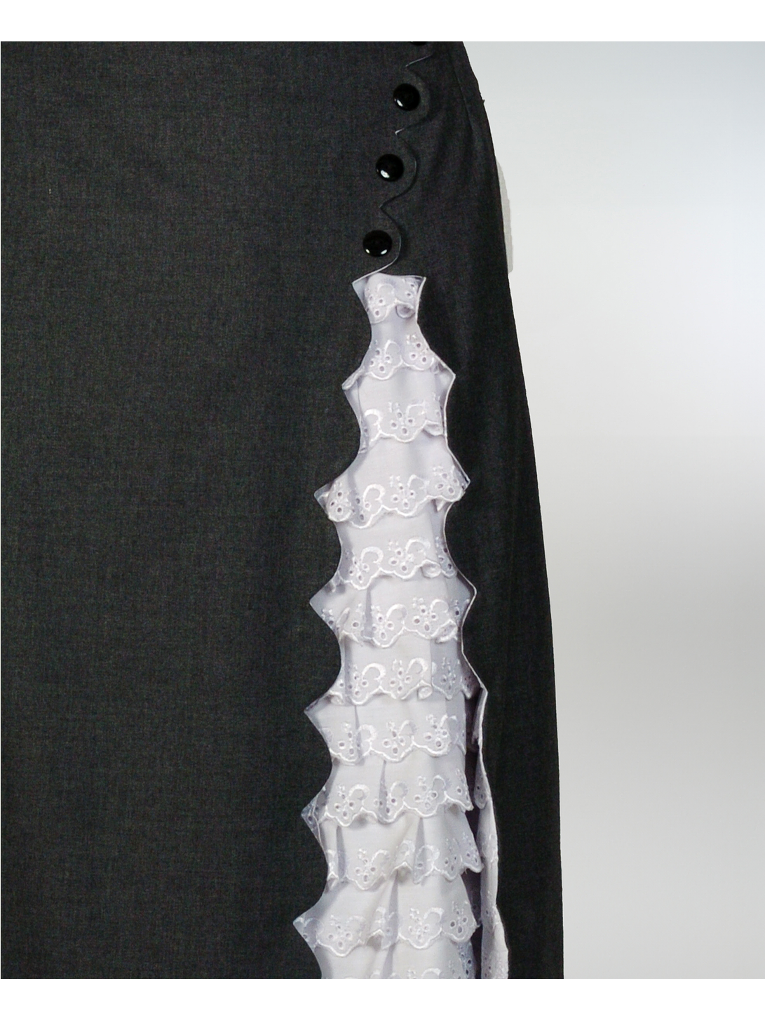 Falda de Huasa Elegante Gris Broderie Catron 3