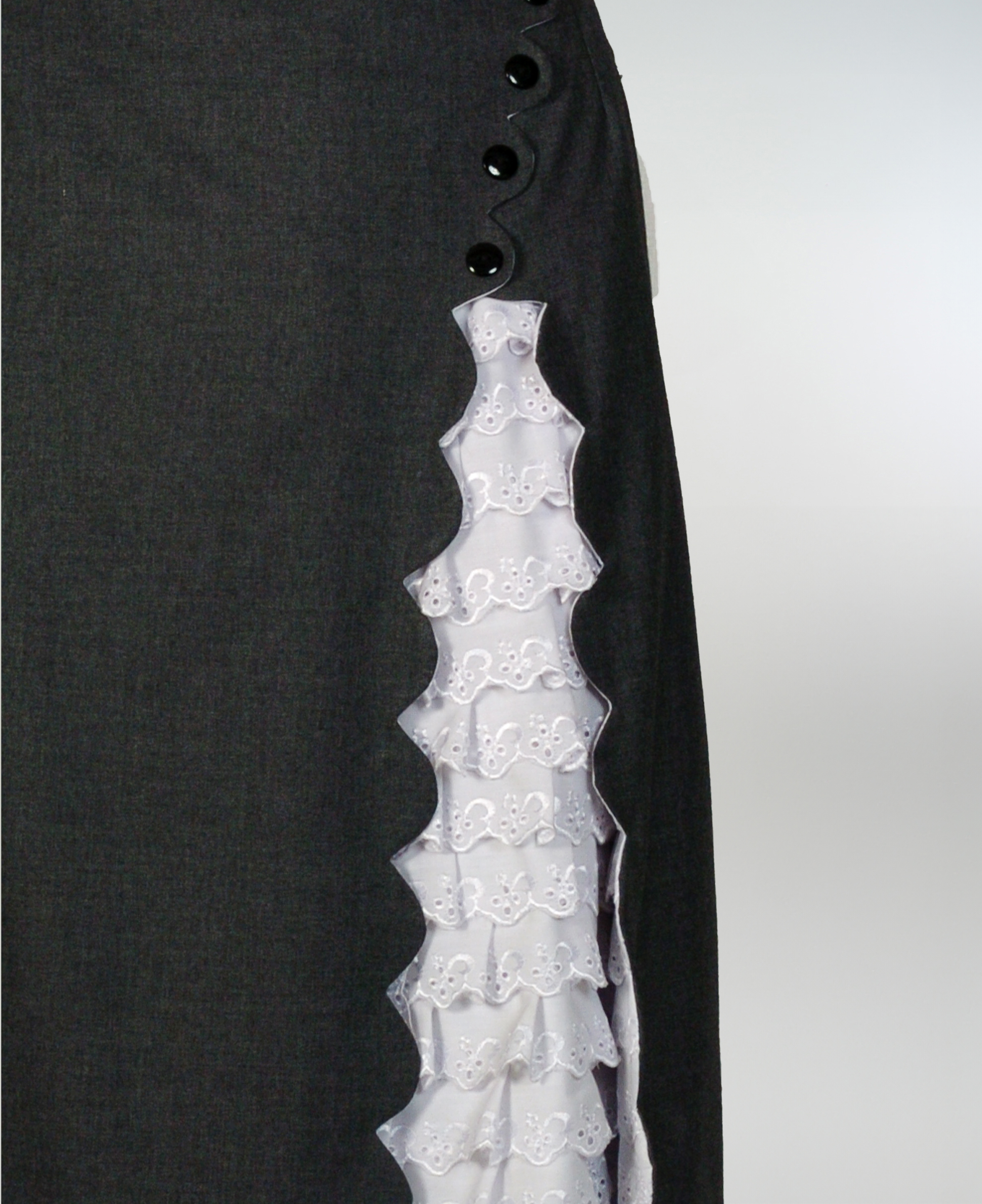 Falda de Huasa Elegante Gris Broderie Catron imagen 3