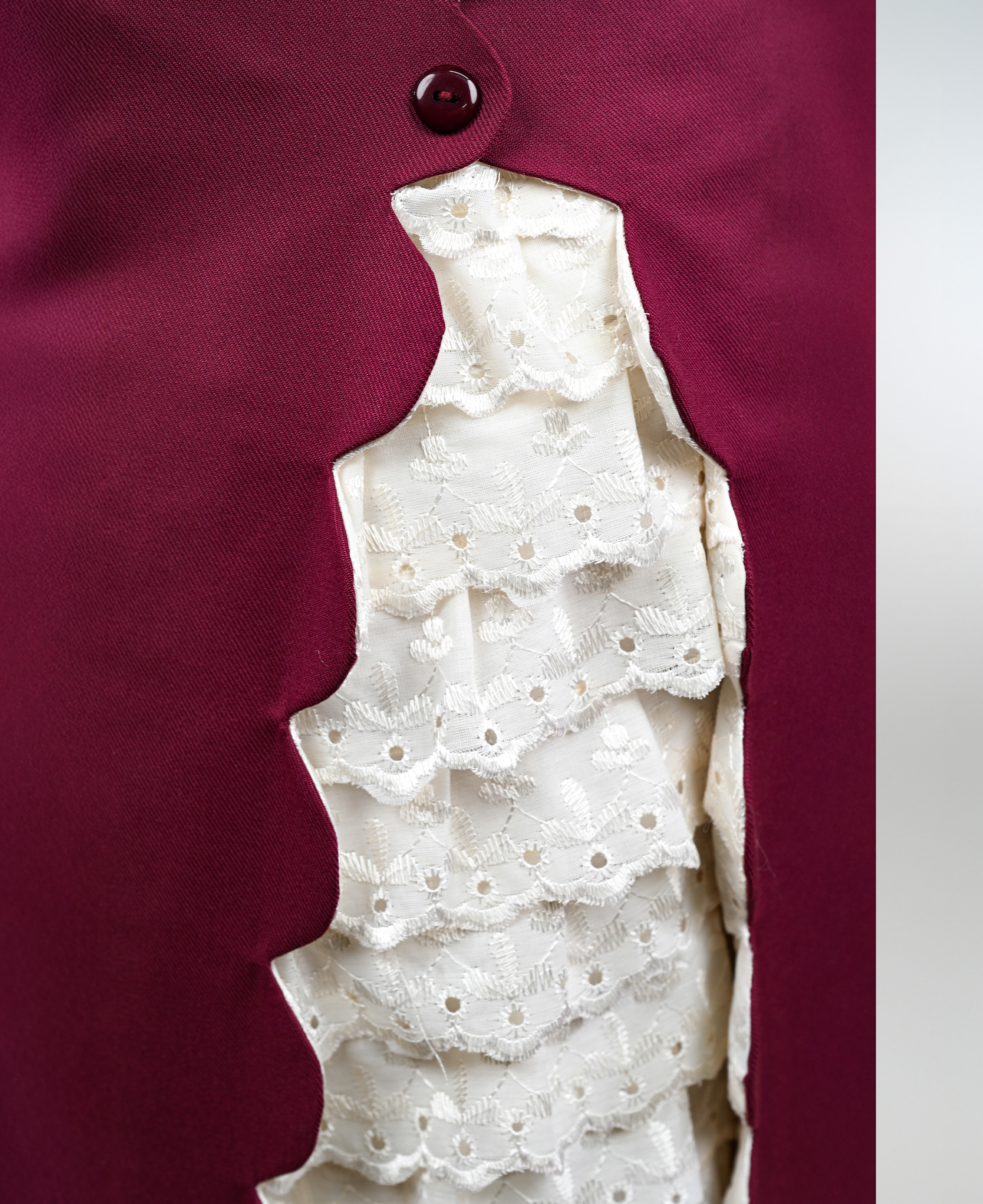 Falda Huasa Elegante Burdeo Broderie Marfíl imagen 3
