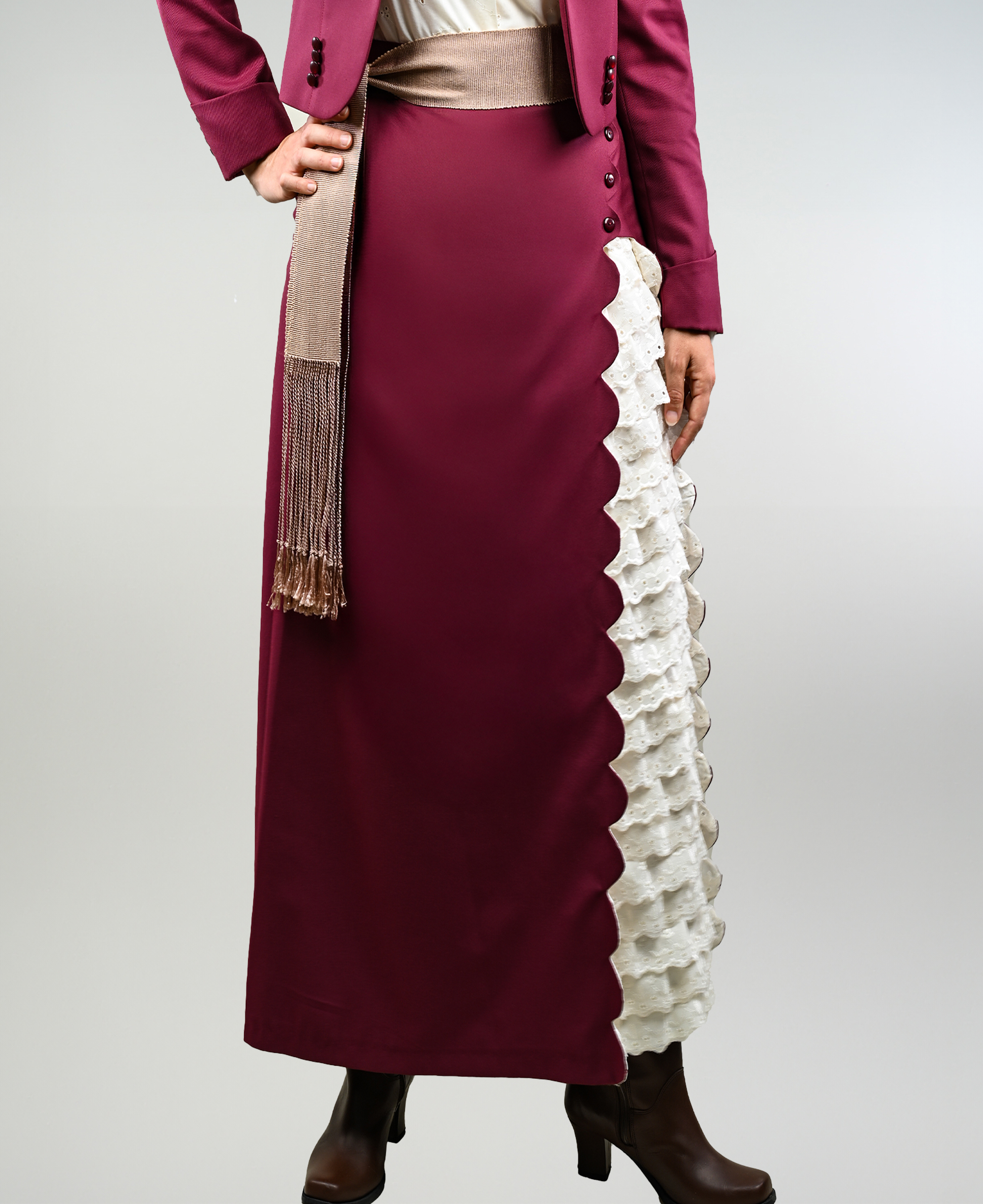 Falda Huasa Elegante Burdeo Broderie Marfíl imagen 1