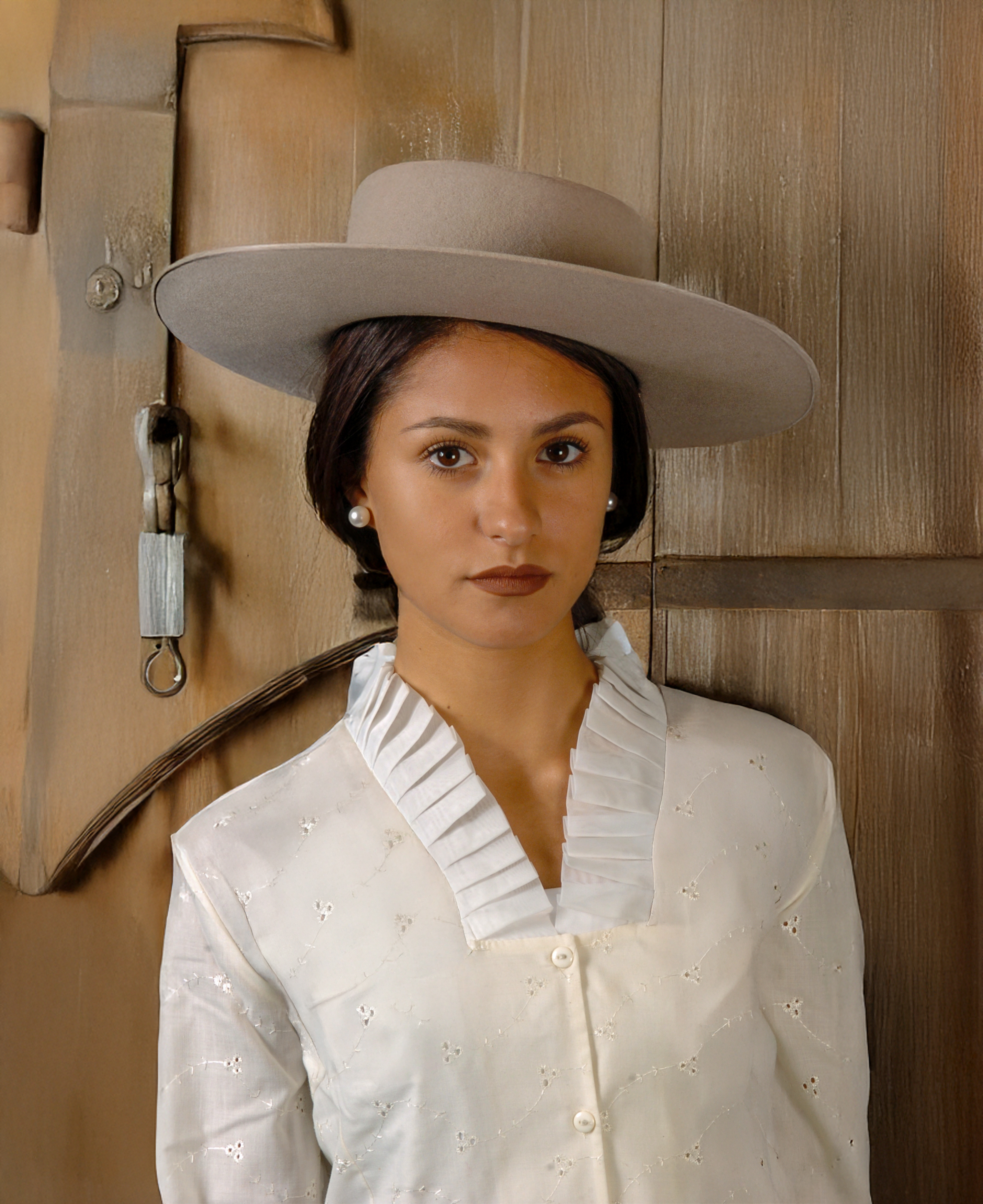 Blusa De Huasa Elegante Plisada Marfil Catron imagen 2