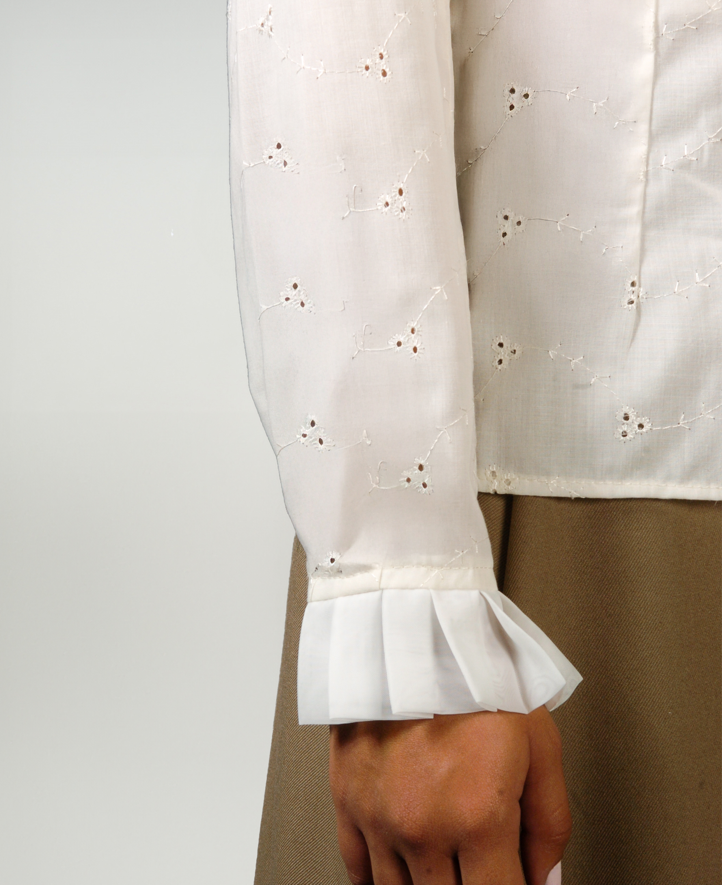 Blusa De Huasa Elegante Plisada Marfil Catron imagen 7