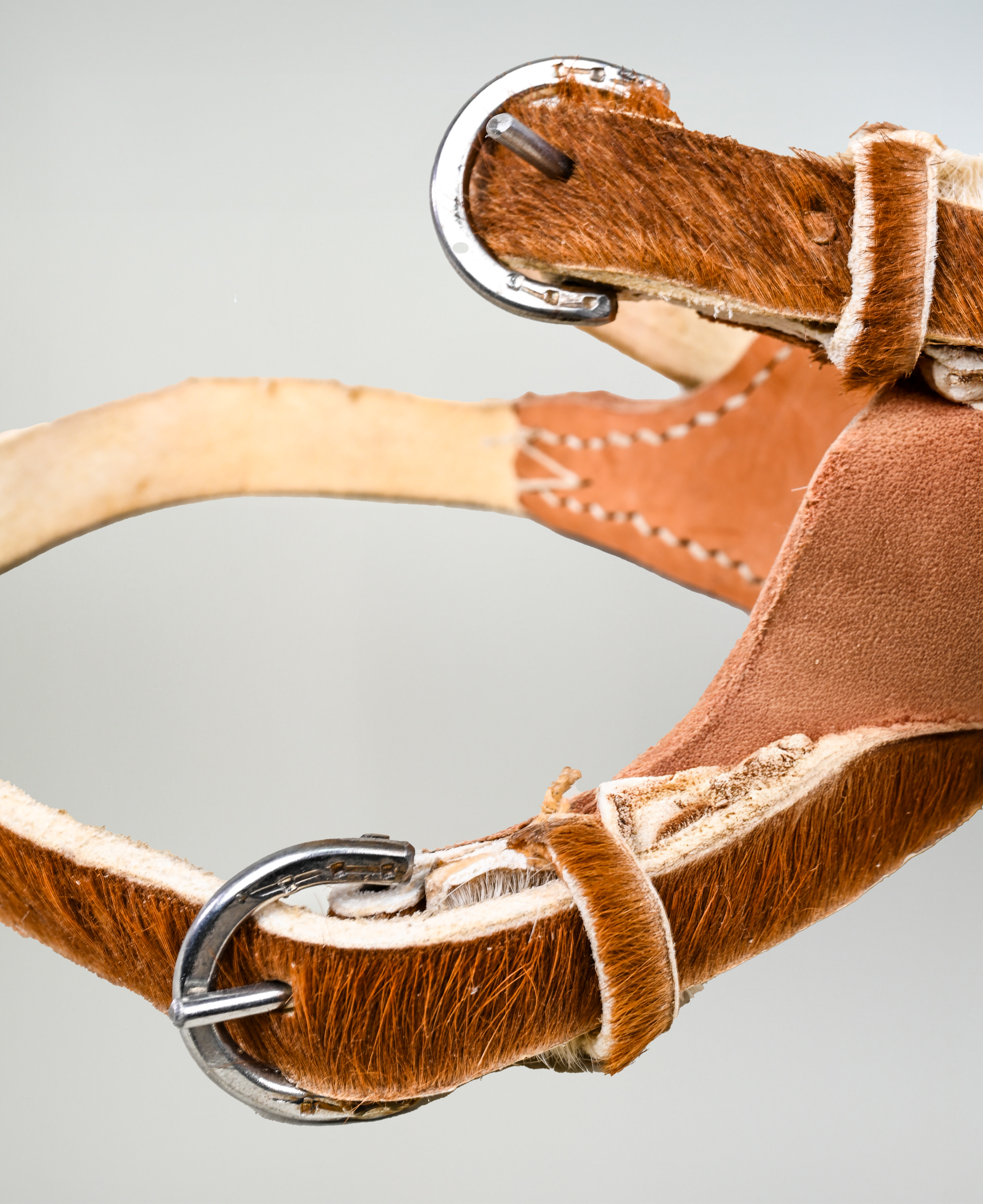 Taloneras Peludas con Hebilla Inoxidable Catron imagen 3