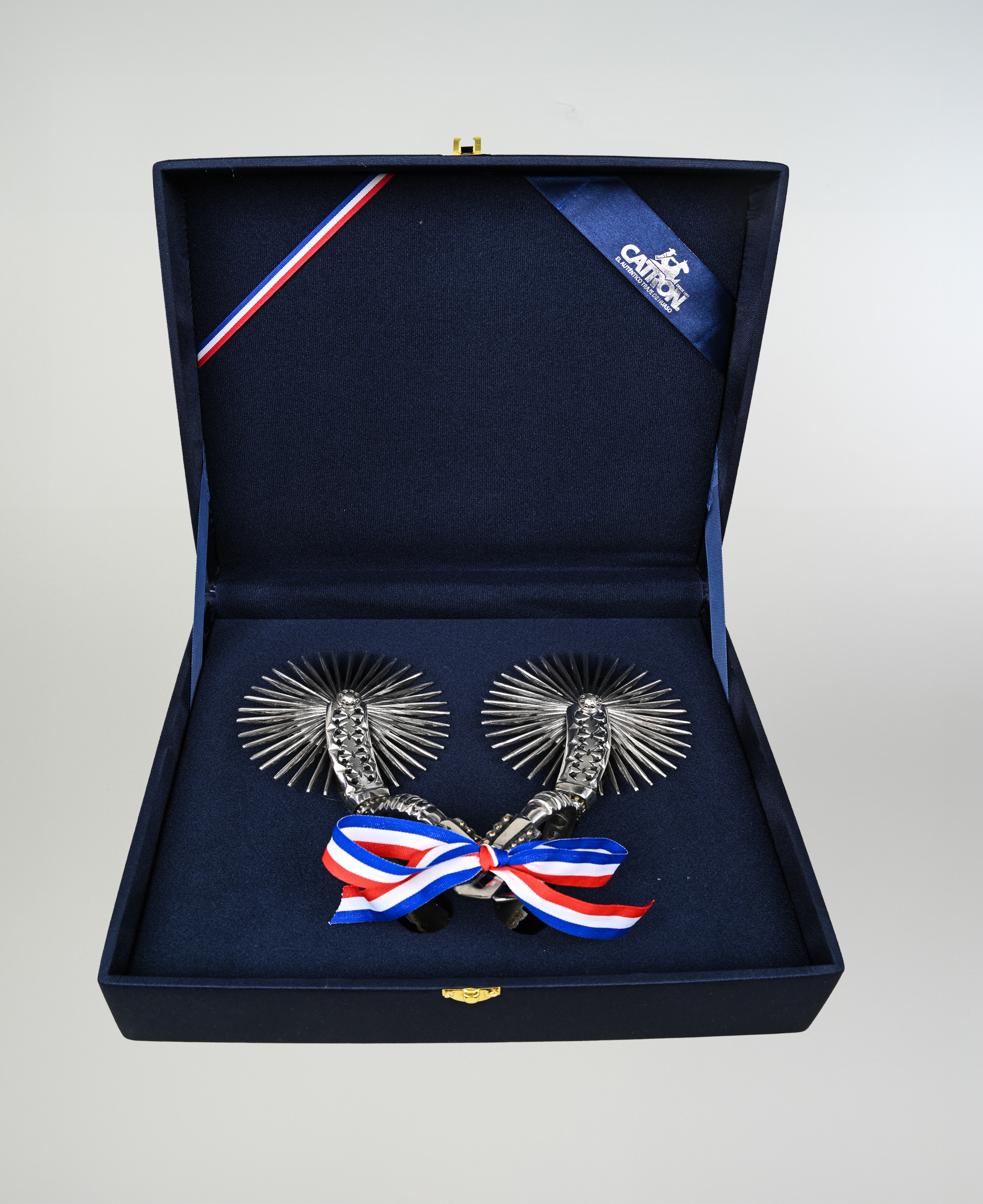 Estuche con Espuela Fina Calada Catron imagen 1