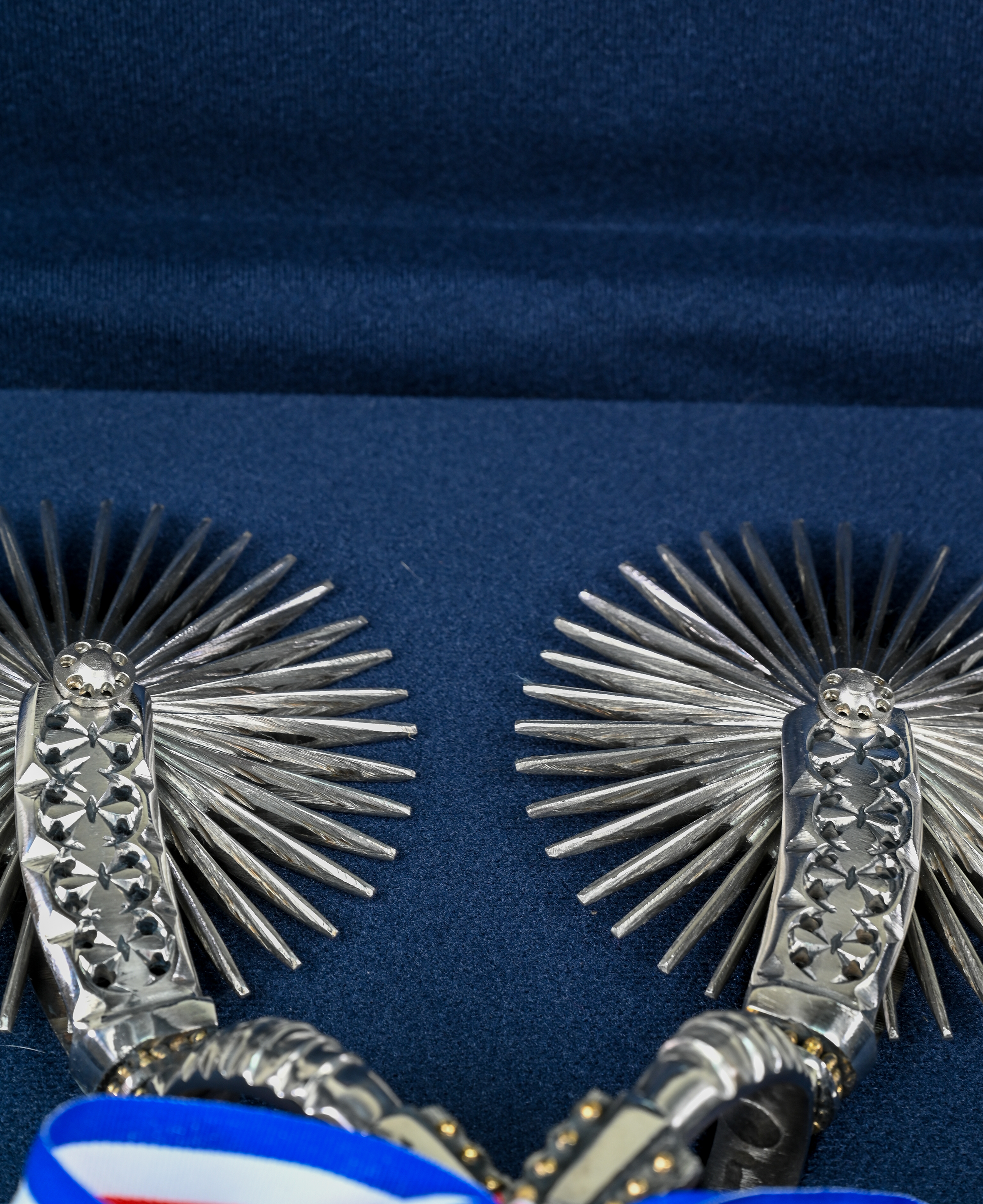 Estuche con Espuela Fina Calada Catron imagen 2