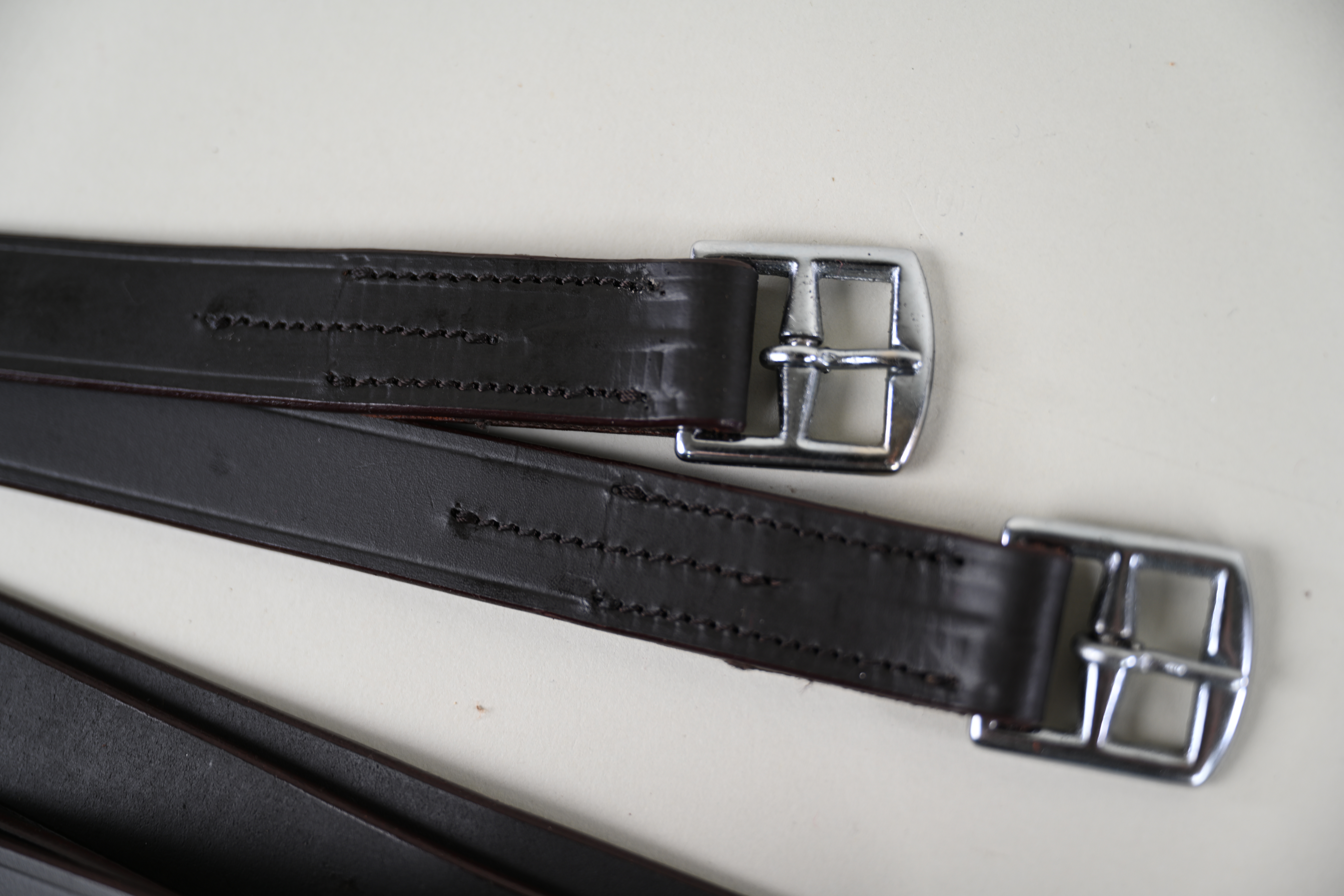 Arcionera Para Estribos De Cuero Regulable Catron  imagen 3