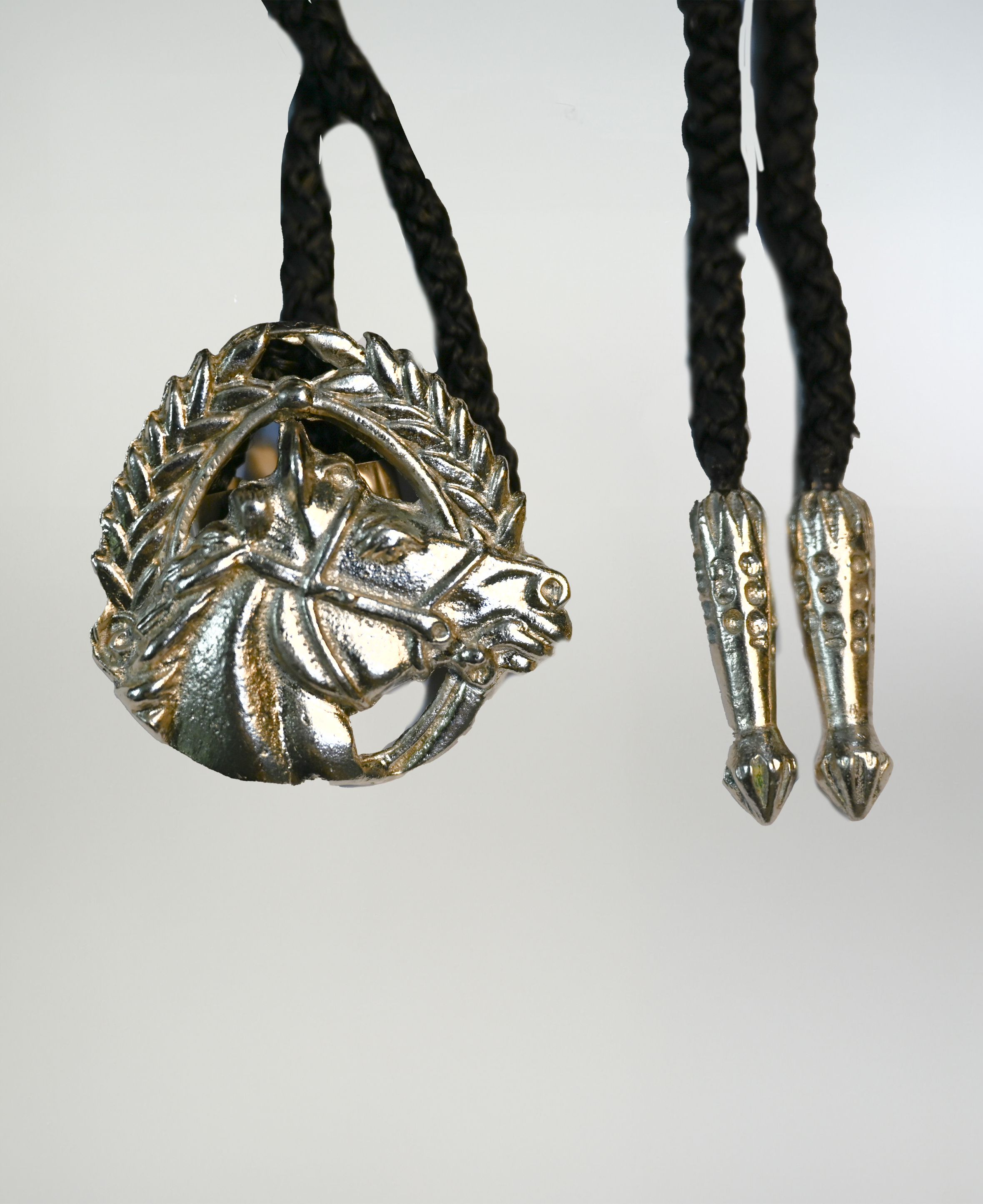 Corbatín De Huaso Metálico imagen 3