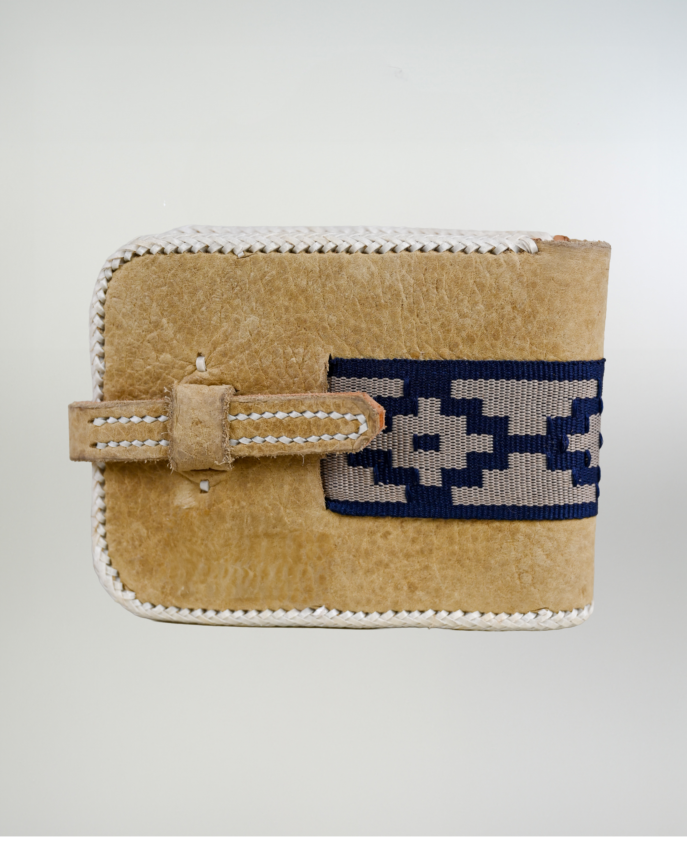 Billetera Cuero Crudo Con Cinta Pampa imagen 1