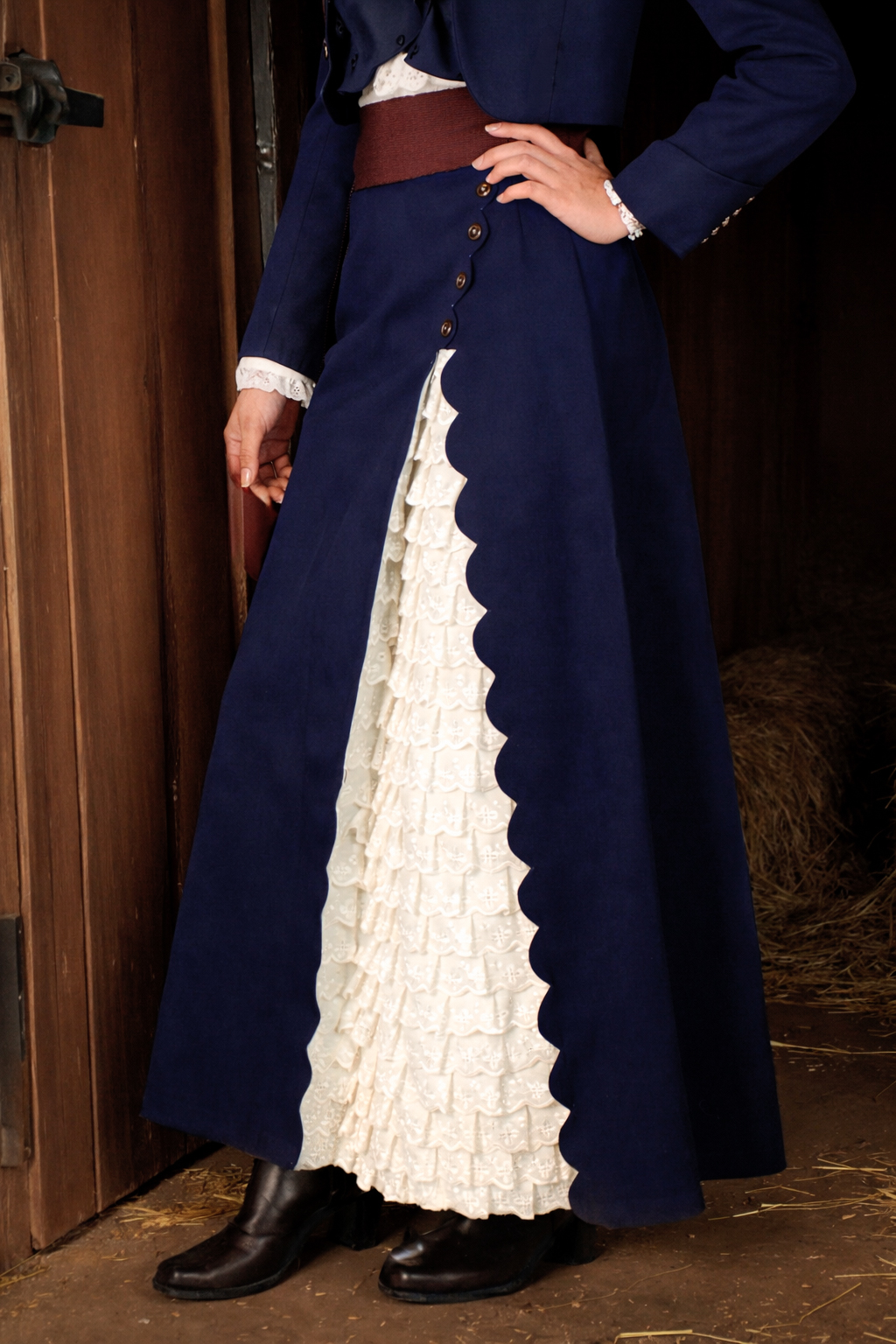 Falda de Huasa Elegante Azul Broderie Catron imagen 2