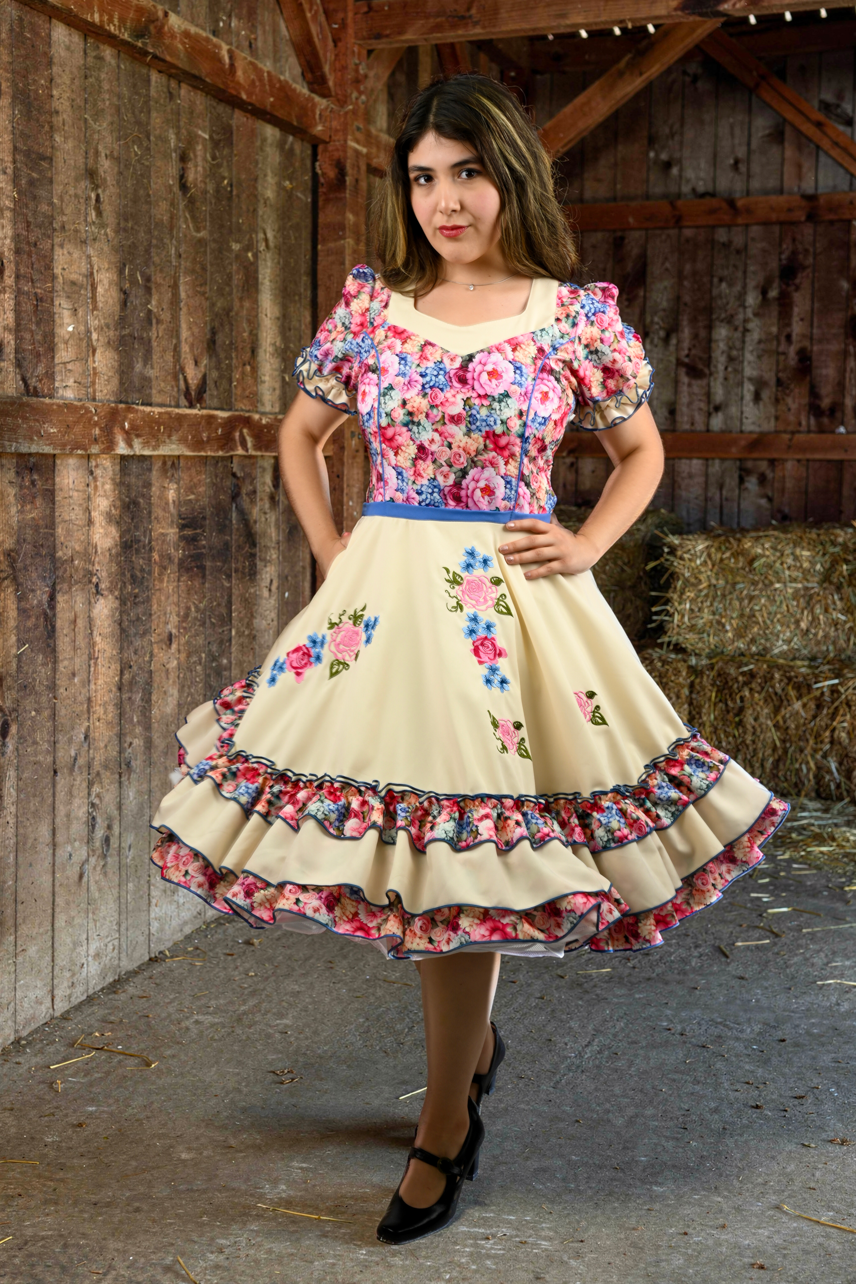 Vestido de China Beige con Flores Catron – Primavera Corralera imagen 2