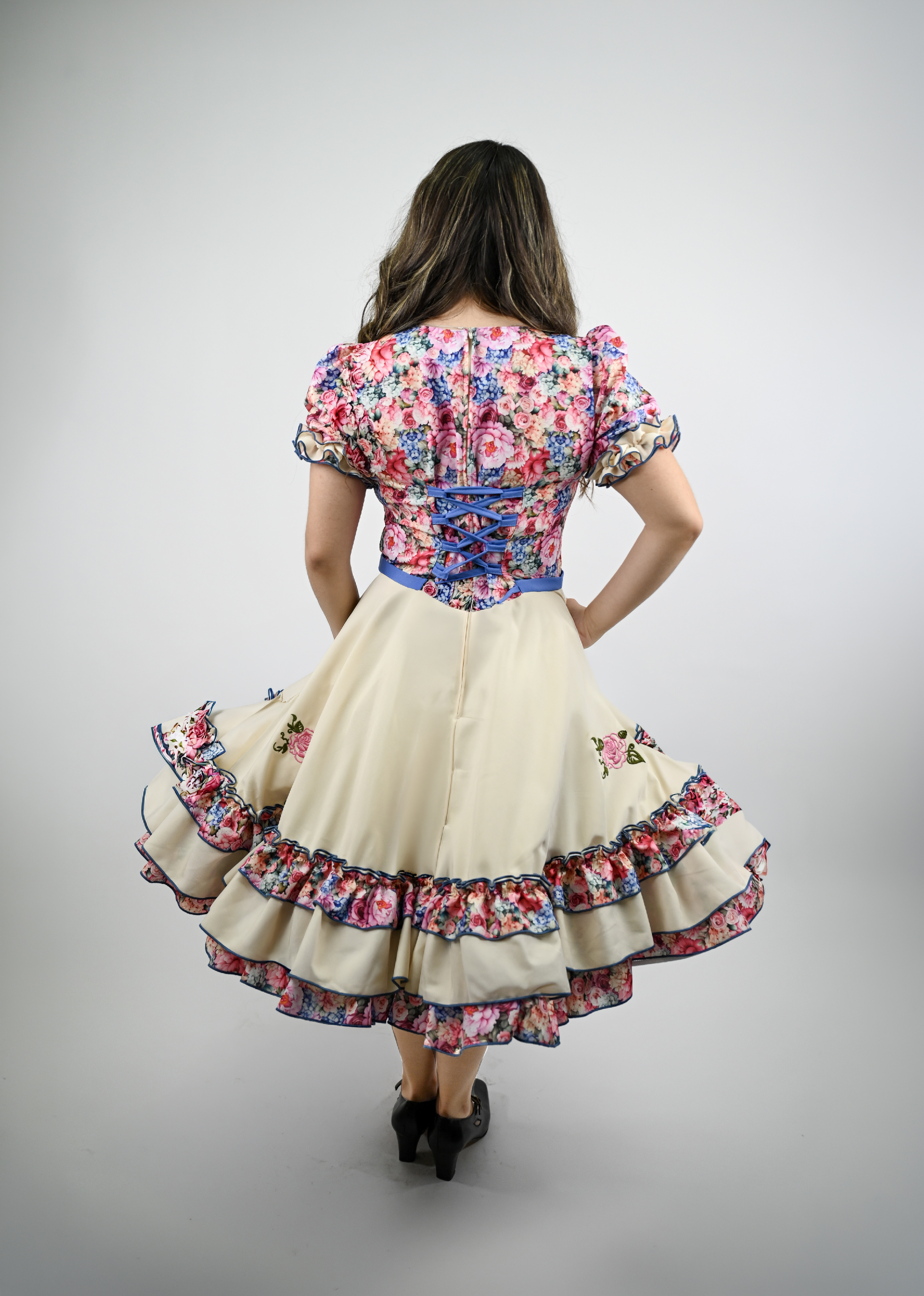 Vestido de China Beige con Flores Catron – Primavera Corralera imagen 6