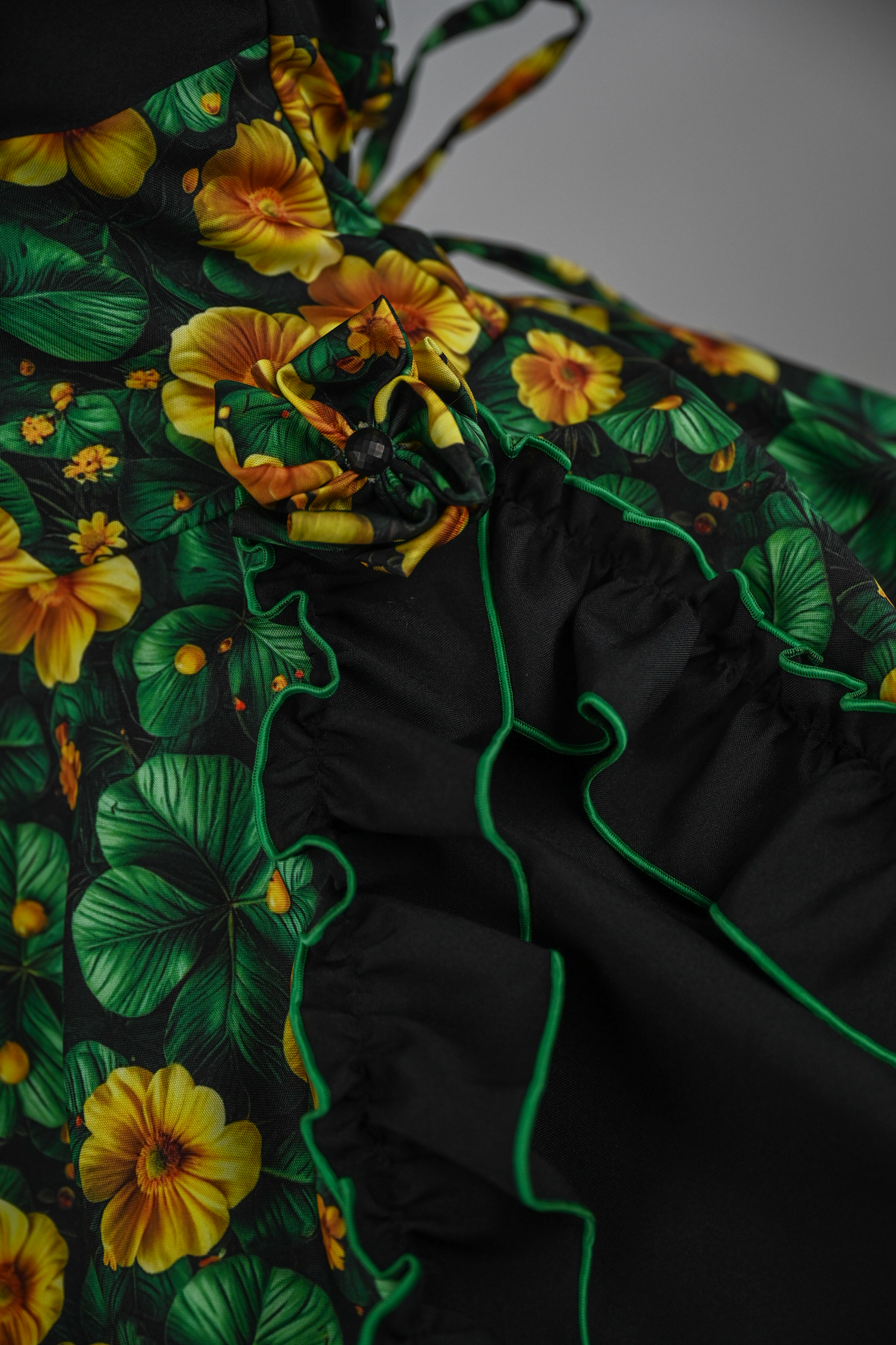 Vestido de China Negro Floral Catron – Jardín Dorado imagen 4