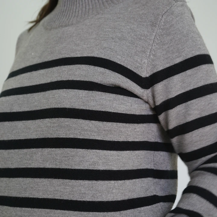 Sweater Violeta Gris 2