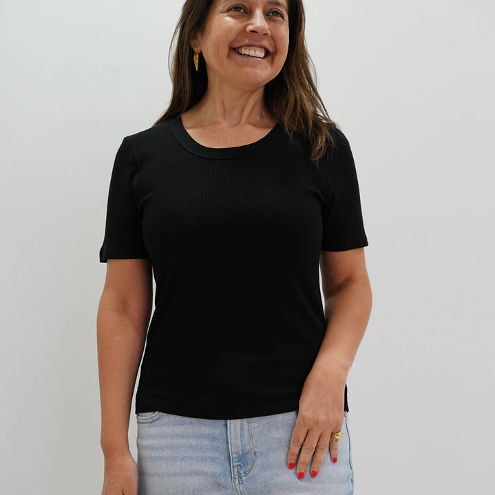 Polera Calo Negra 2