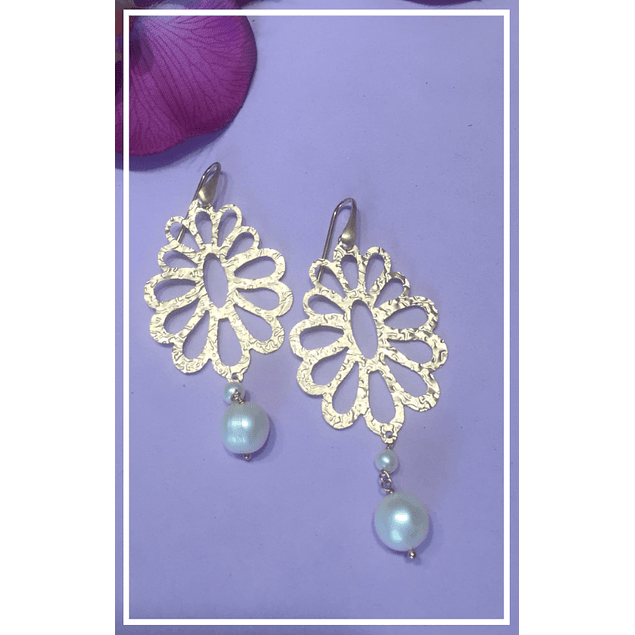 Aros de plata flor con perla celeste