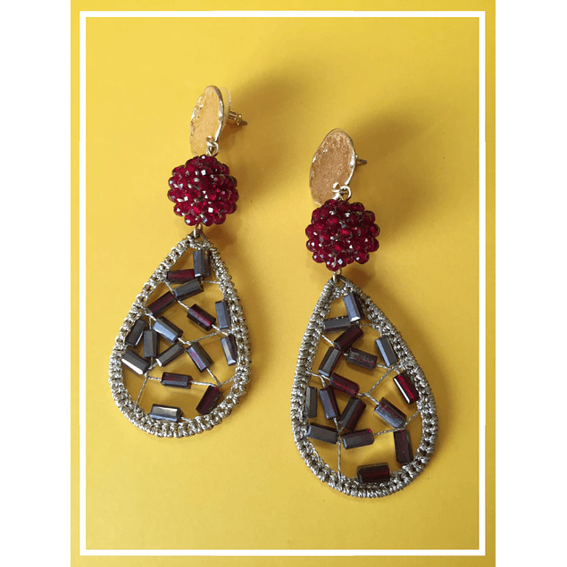 Aros en gota con esfera cristal rojo