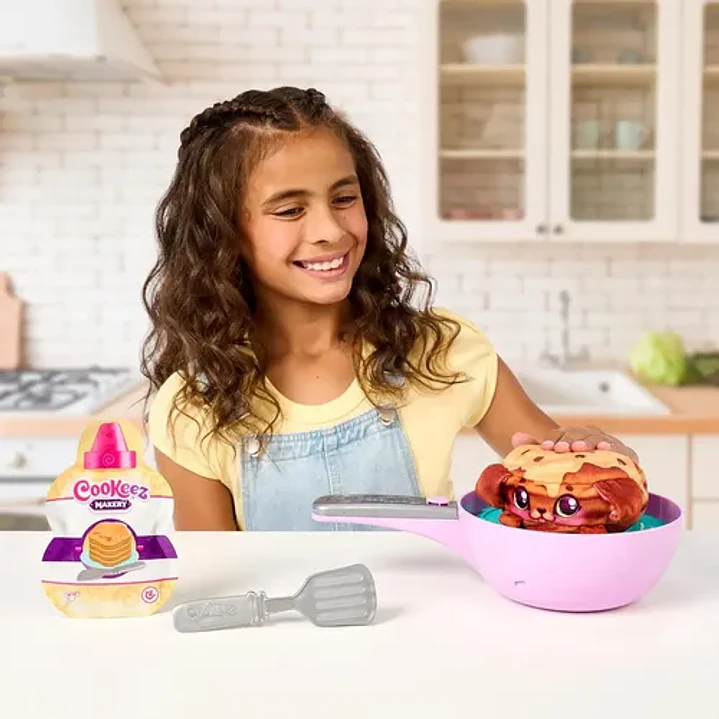 Cookeez Makery Pancake Treatz Voltea El Sarten Peluche Color Violeta 3