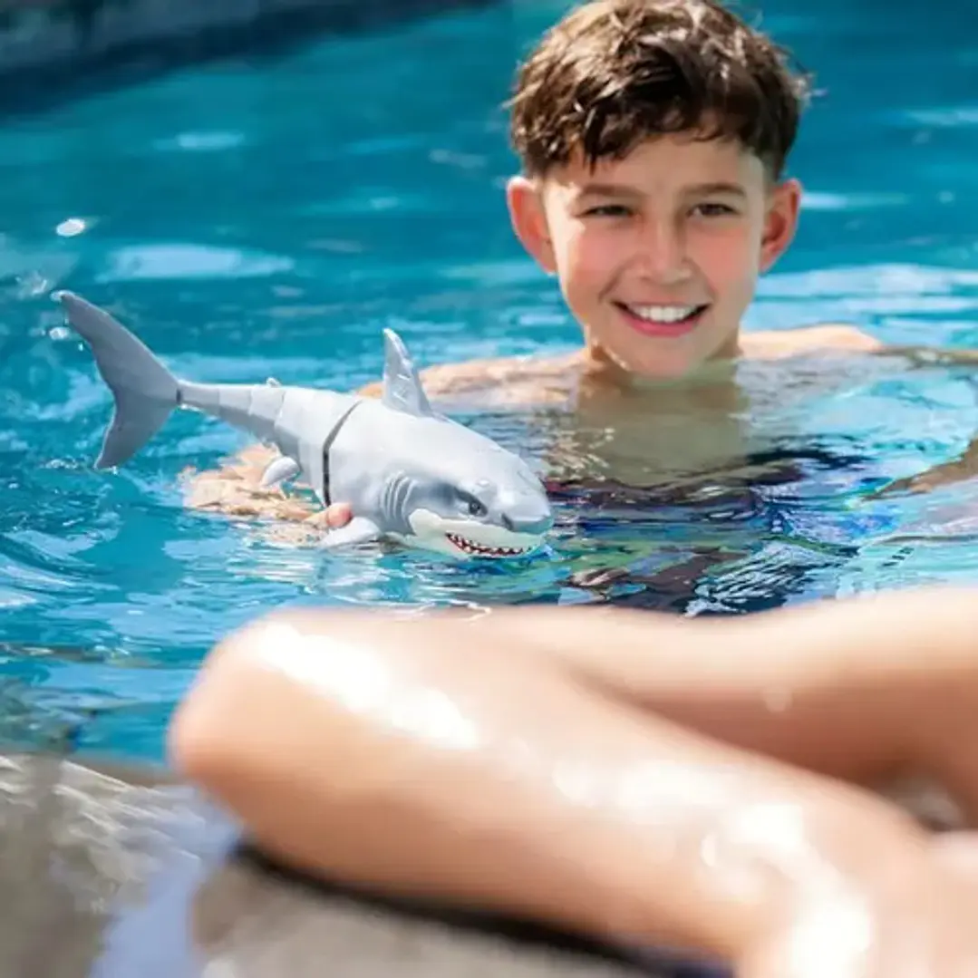 Tiburon Blanco Realista Interactivo Robo Alive Zuru 9