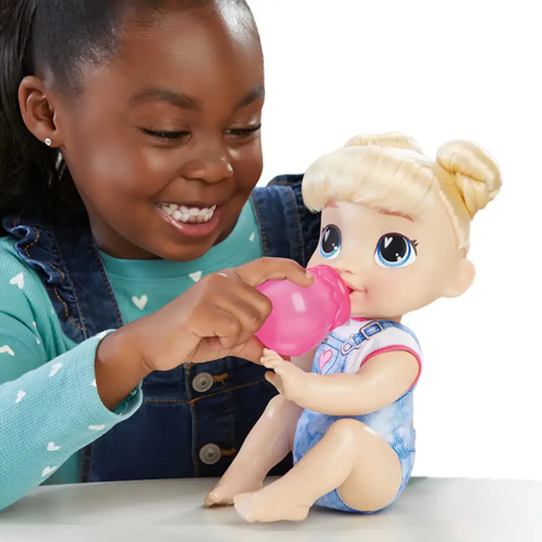 Baby Alive Muñeca Harper Hugs Juega Y Gatea Sonidos Hasbro 4