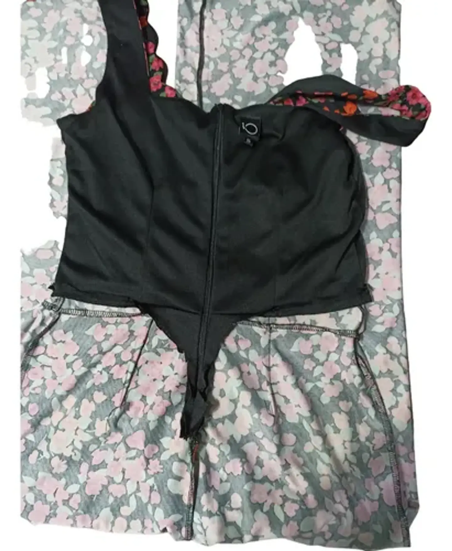 Enterito Floreado Casual Sin Mangas Marca IO - Talla S 8