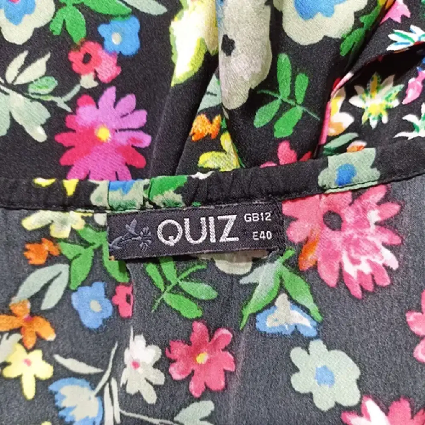 Vestido Corto Floral Cierre Frontal Y Bolsillos Quiz Talla M 10