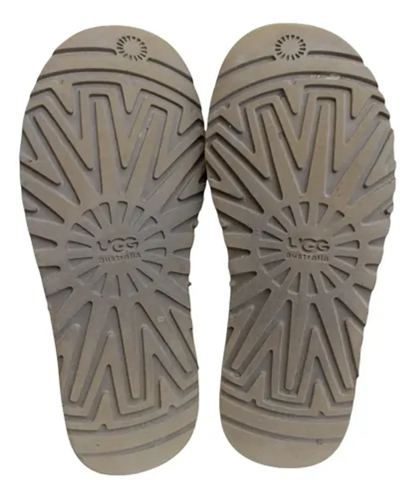 Bota UGG Modelo Classic Short Castaño - Talla 35 10
