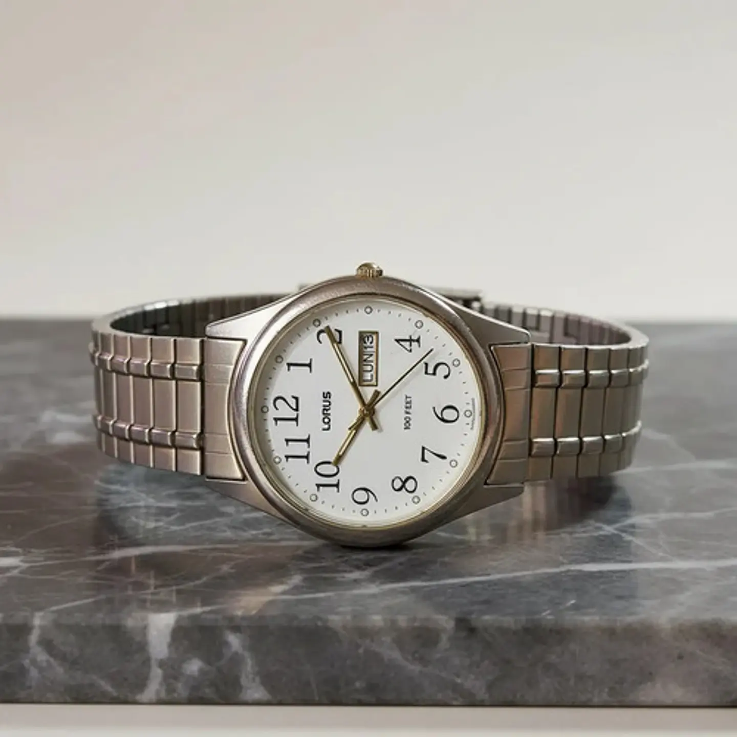 Reloj Lorus Vintage Para Hombre Con Fecha Y Pulsera Elástica 1