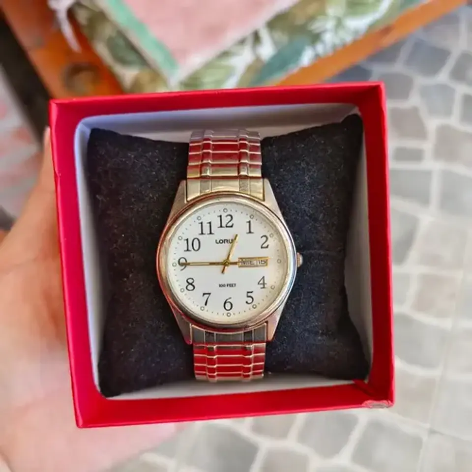 Reloj Lorus Vintage Para Hombre Con Fecha Y Pulsera Elástica 8