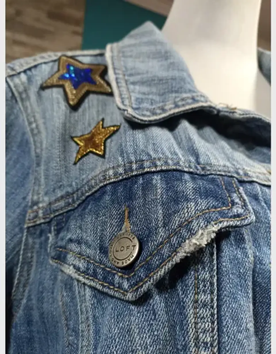 Chaqueta De Mezclilla Loft Con Aplicaciones De Lentejuelas 9