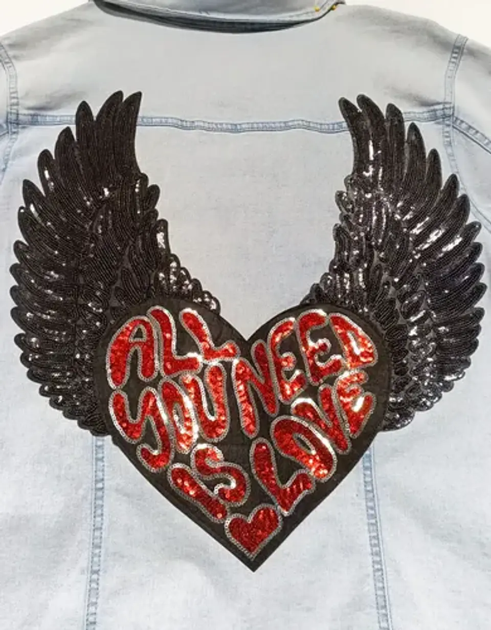 Chaqueta De Mezclilla Con Alas Y Corazon De Lentejuelas Xl 7