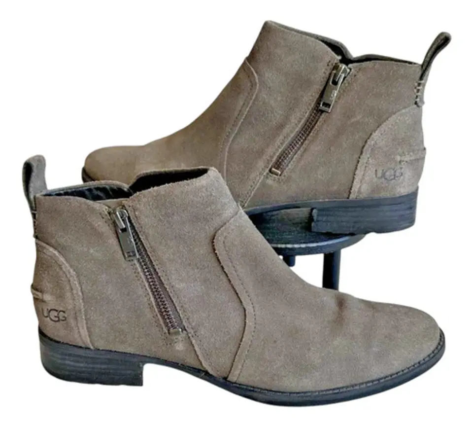 Botín UGG Cuero Gamuza Modelo Auero Waterproof Talla 39.5 1