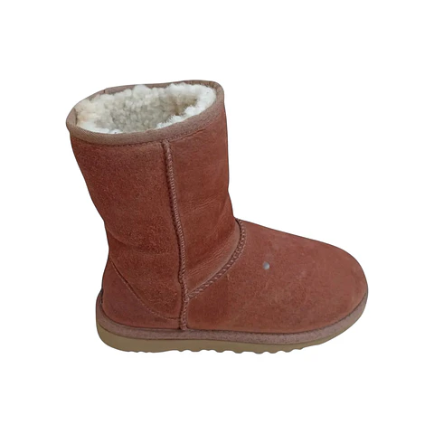 Bota UGG Modelo Classic Short Castaño - Talla 35